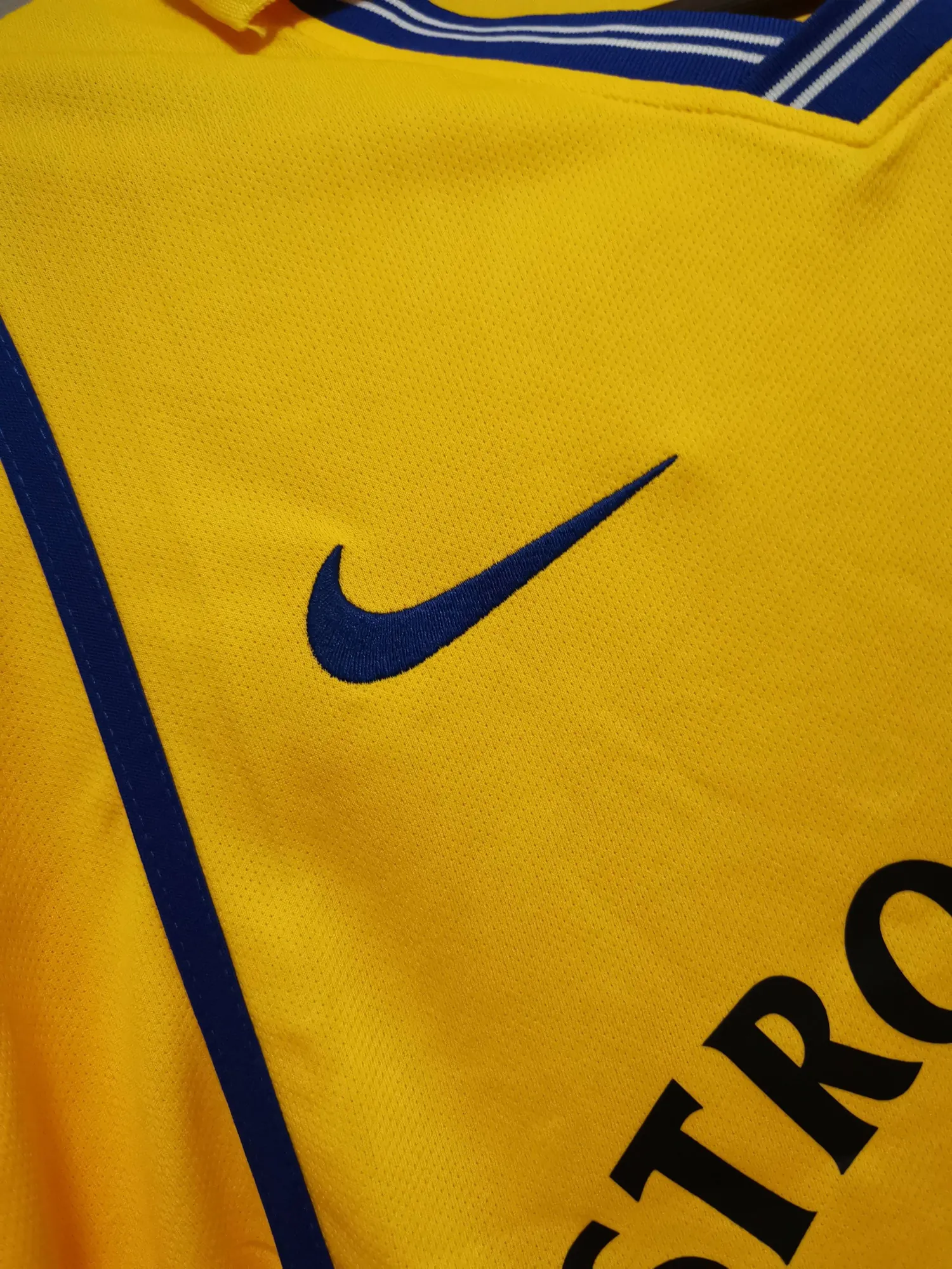 00-01 Leeds United yellow away 3