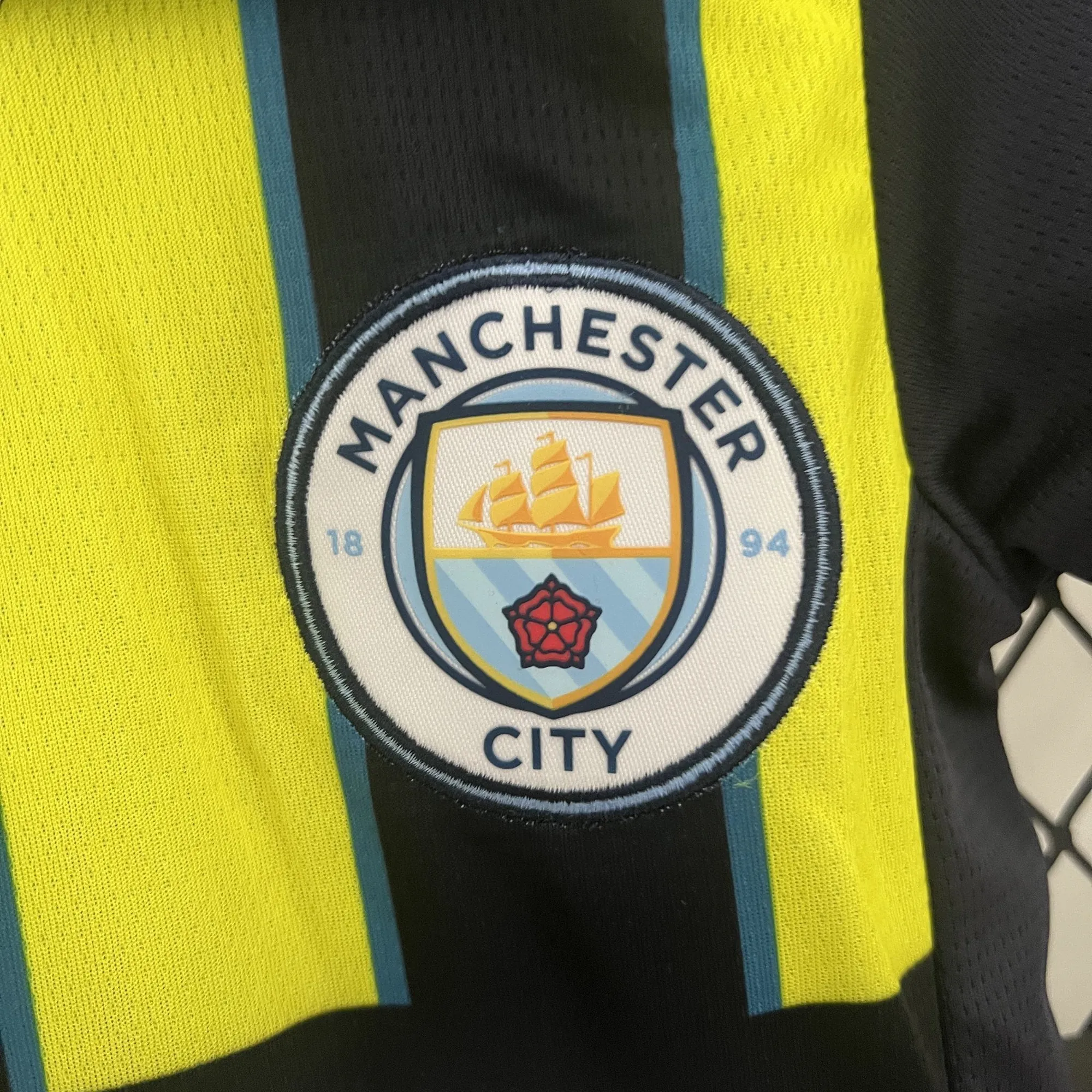 24-25 Manchester City Away Kid Kits Youth Apparels AAAAJersey Supplier Yupoo 4