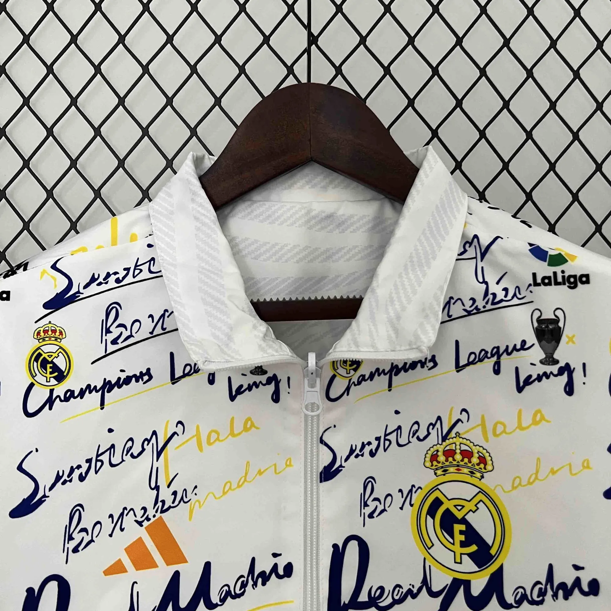 23-24 Real Madrid Trench Coat Reversible Windbreaker Double-Sides Jacket AAAAJersey Yupoo 11