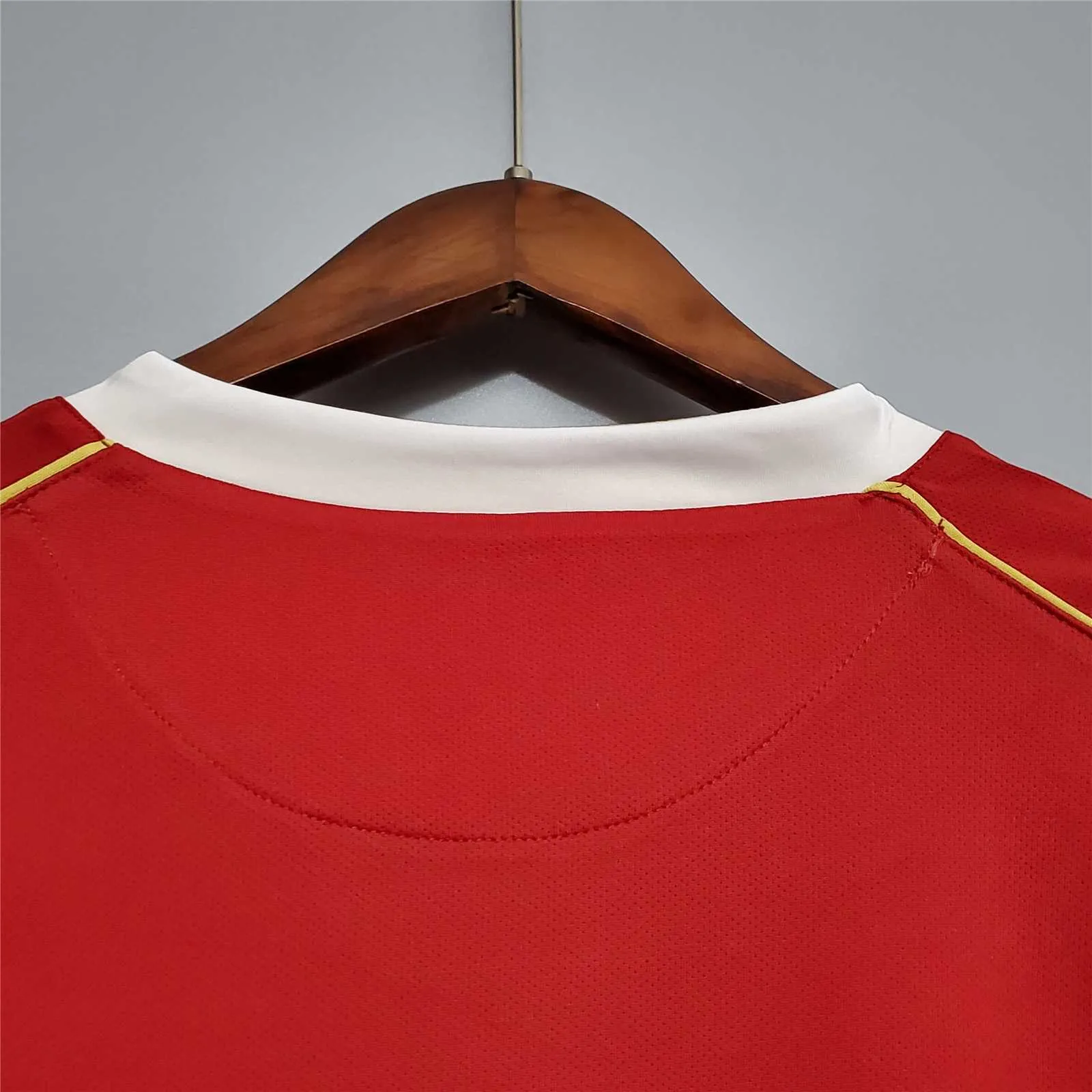 06-07 Manchester United home long sleeve 8