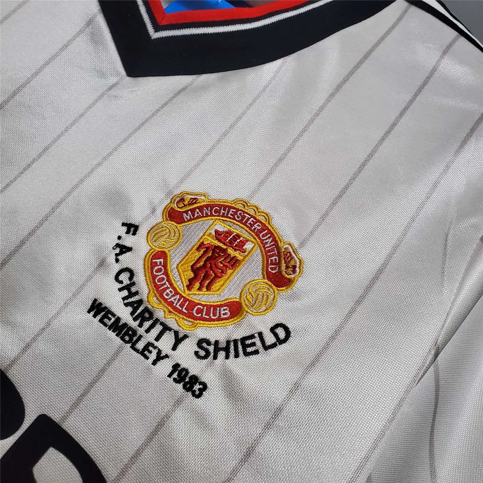 82-83 Manchester United away 7