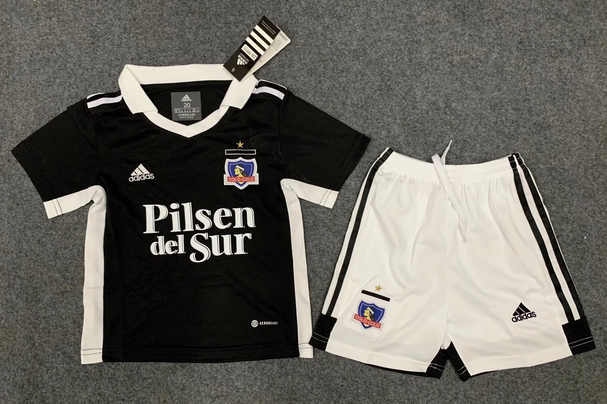 22-23 Colo-Colo away kids kit 2