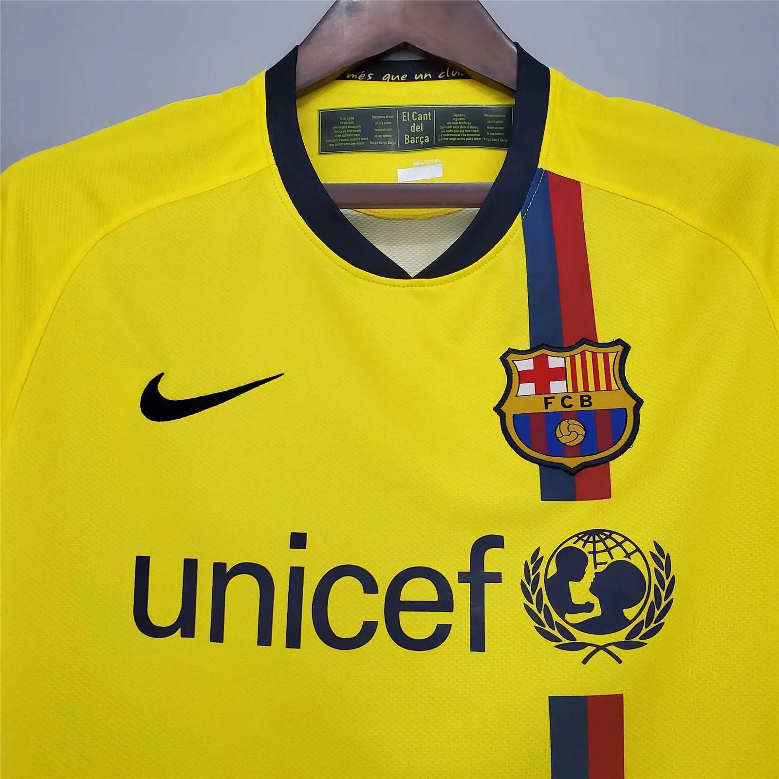 08-09 Barcelona away 5