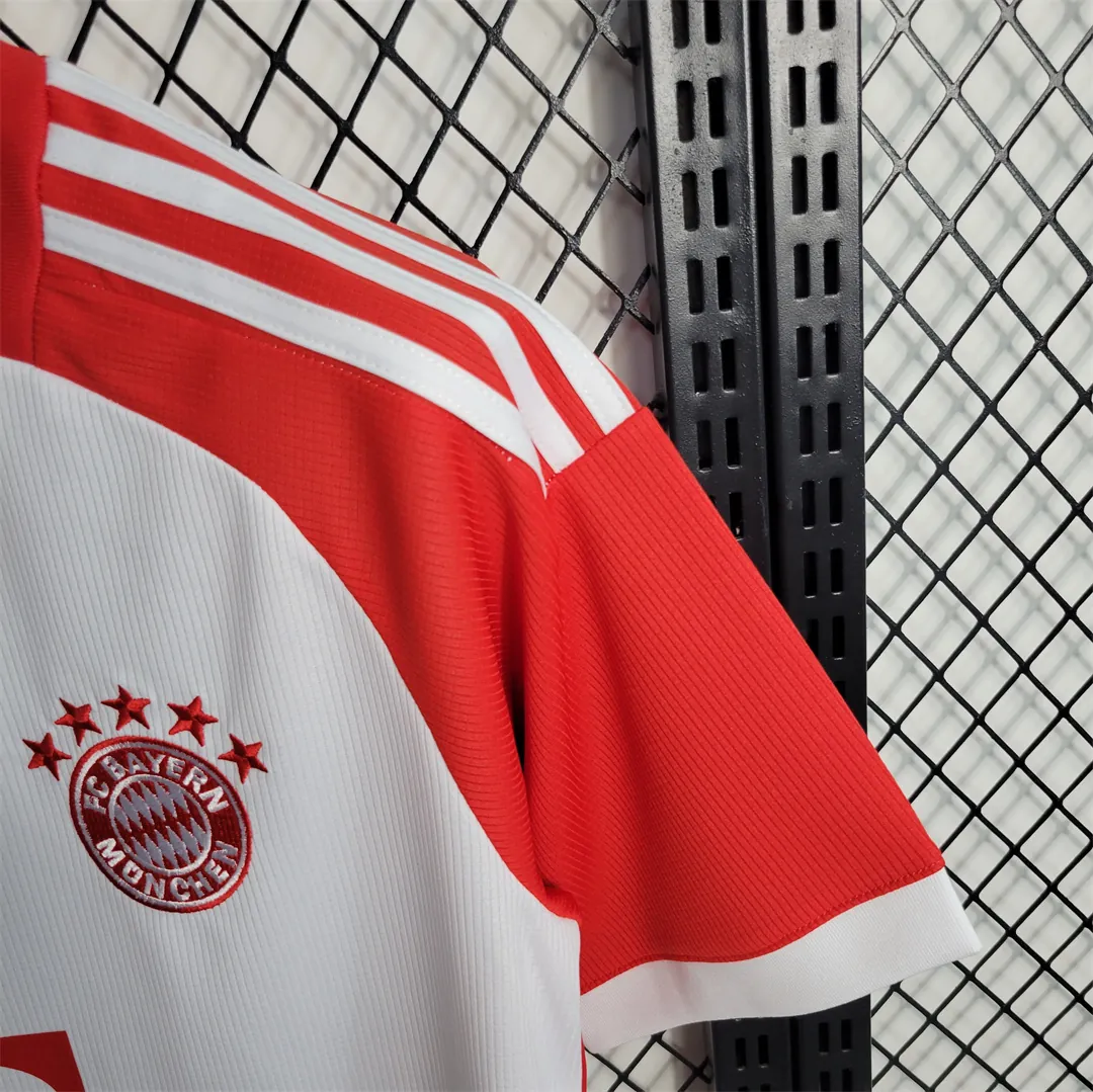 23-24 Bayern home 8