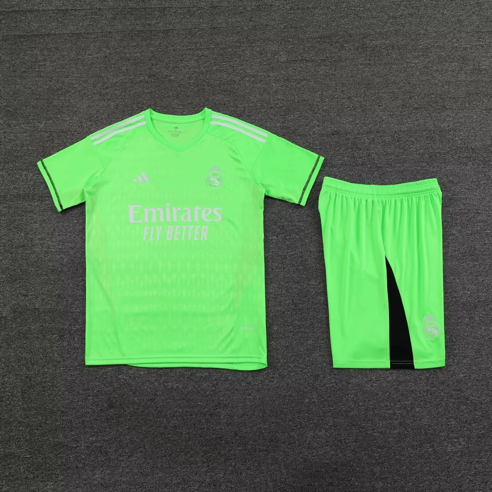 23-24 Real Madrid Goalkeeper Kits Short Sleeve Green Suits Soccer Jerseys Yupoo 1