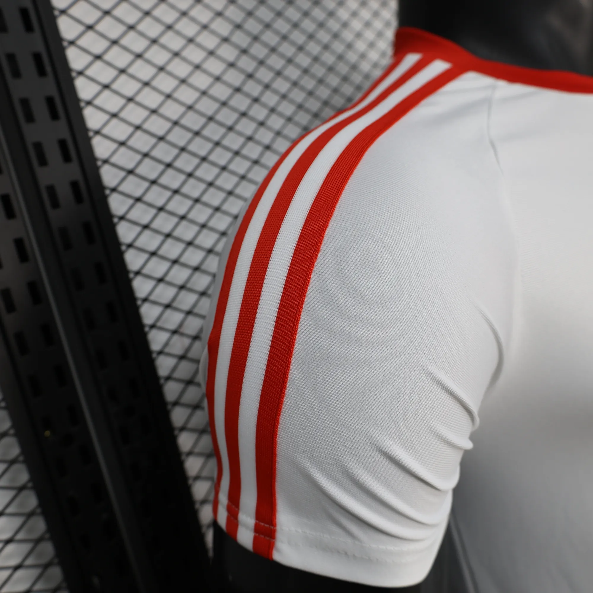 2026  Liverpool retro football jersey casual style AAAA Jersey Drop ship Yupoo 2