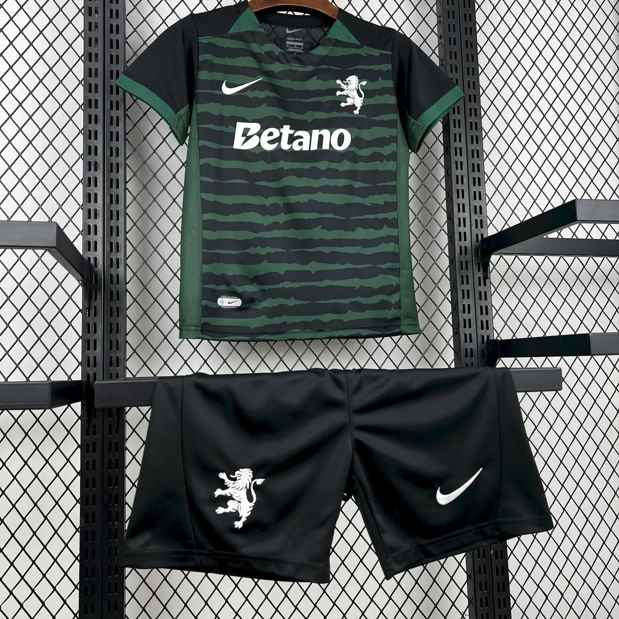 25-26 Kids Sporting Lisbon Goalkeeper Kit Youth Apparels Football AAAAJersey Dropship Yupoo 2