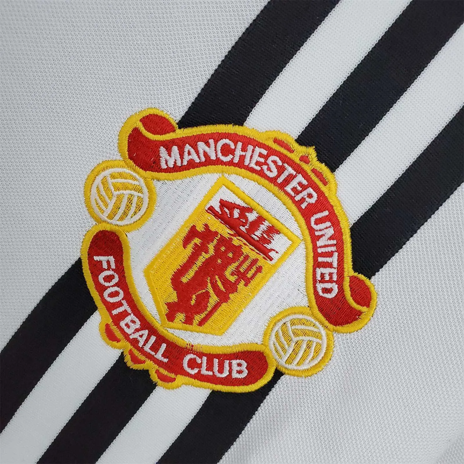 75-80 Manchester United away 6