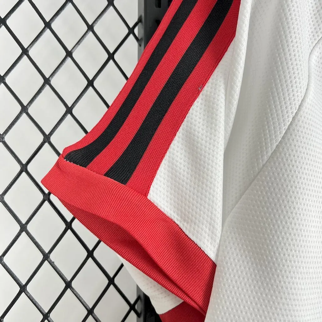 81-82 Flamengo Away Kit Classic T-Shirt AAAAJersey Supply Yupoo 2