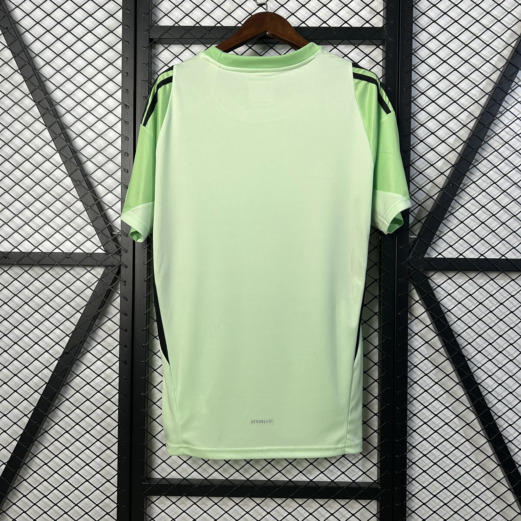 25-26 Benfica Training Goalkeeper light Green Kit Soccer Shirt AAAAJersey Dropshipping Yupoo 1