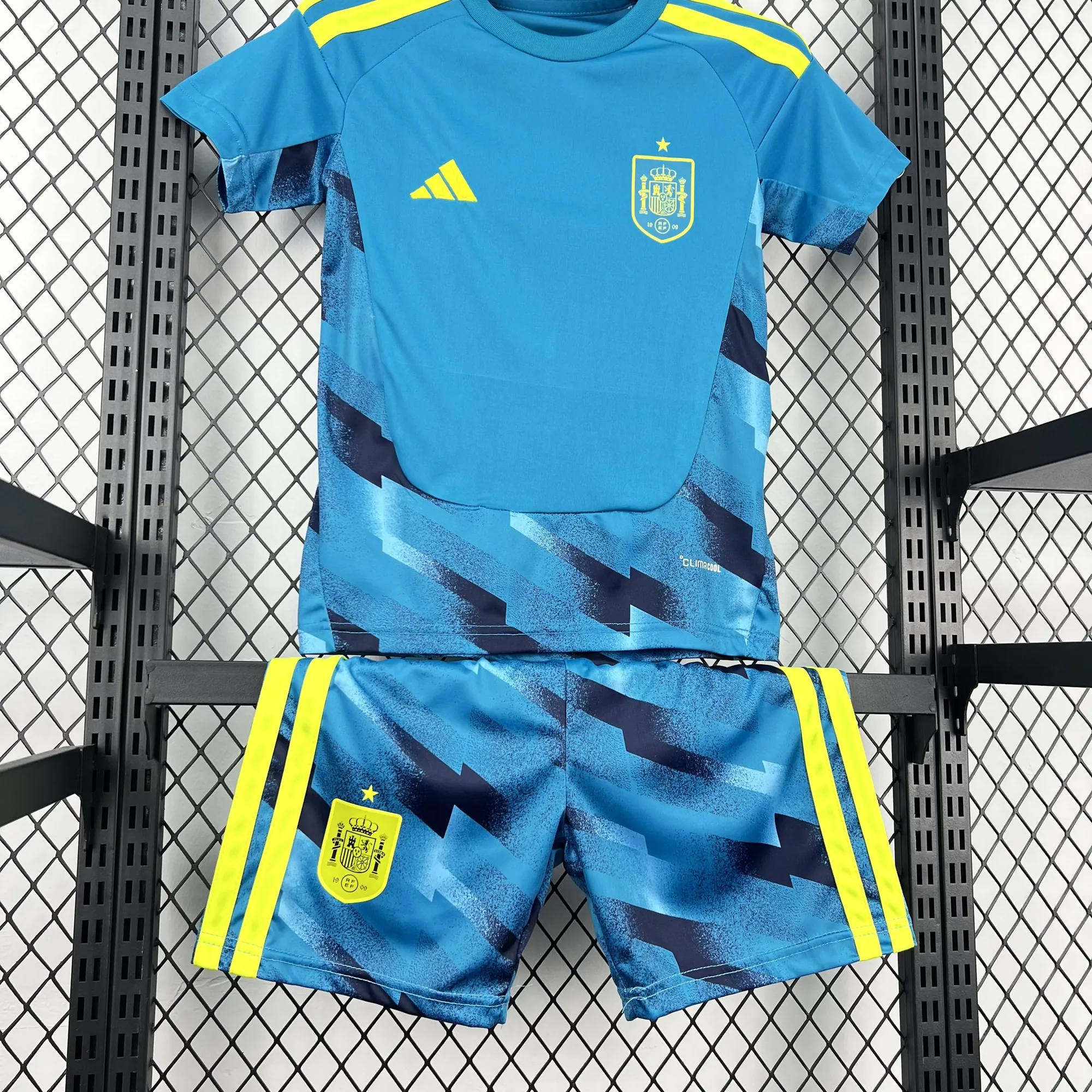 2026 World Cup Spain Goalkeeper Kids Kit Soccer Youth Apparels AAAAJersey Supply Yupoo 6 4