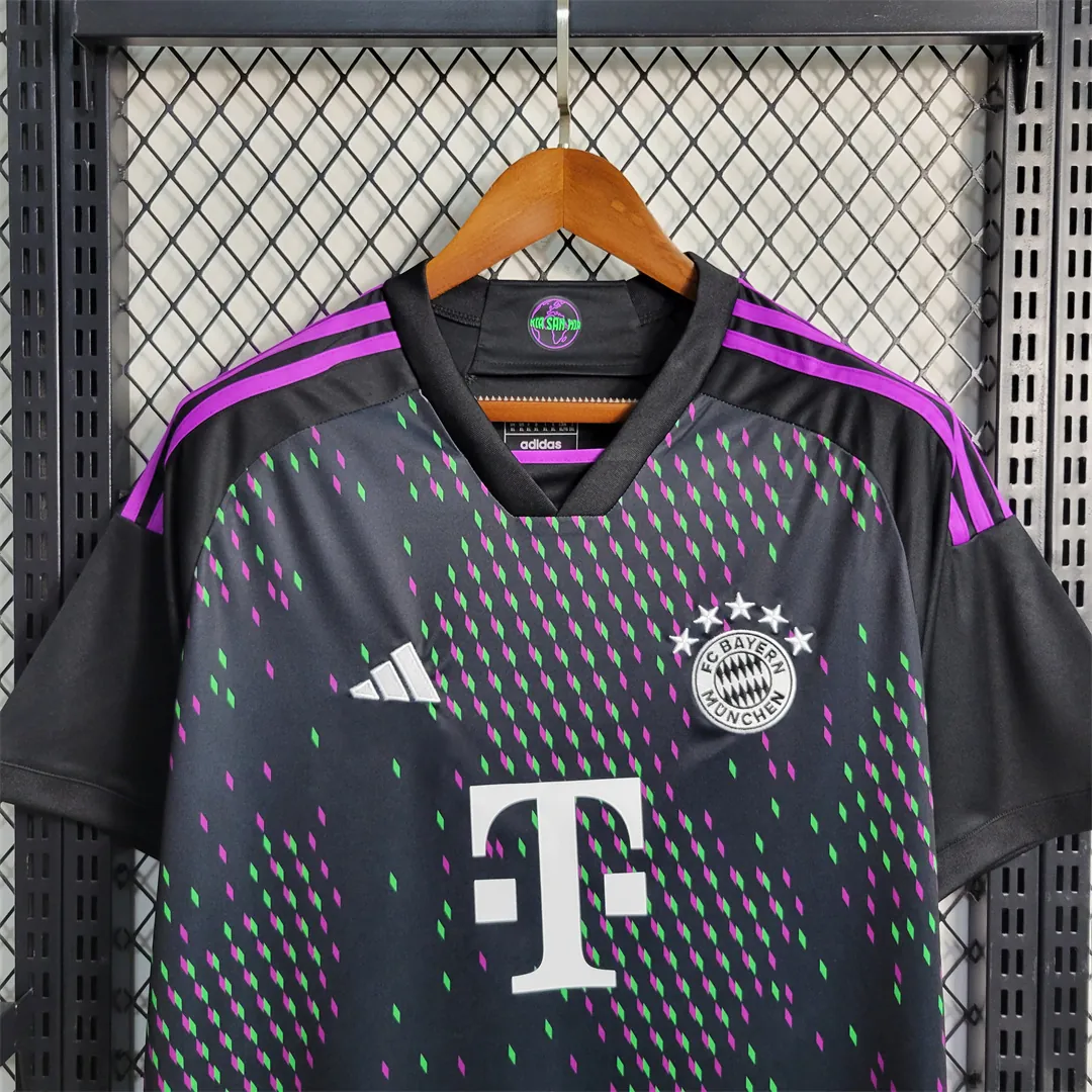 23-24 Bayern away 8