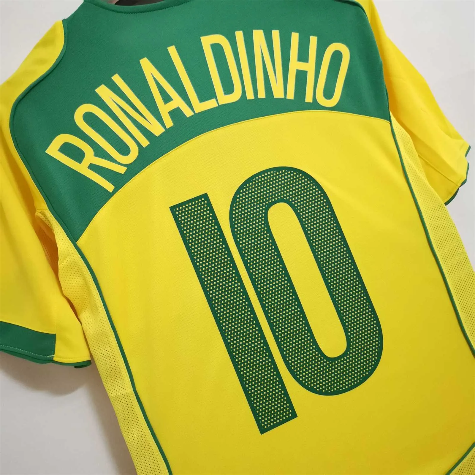 2004 Brazil home 3