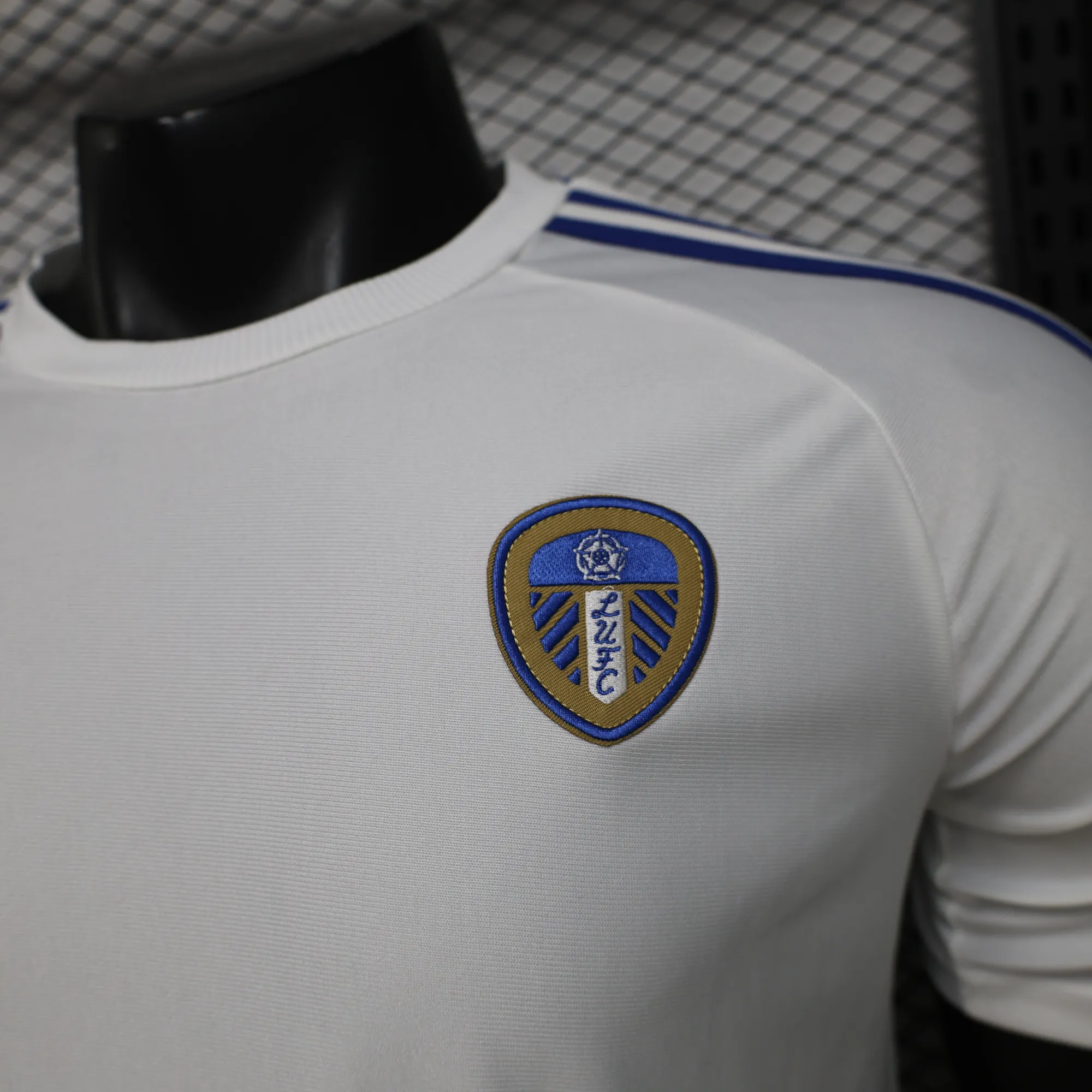 26-27 Leeds United Mens Retro Style Football T-Shirt Apparels AAAAJersey Supply Yupoo 1