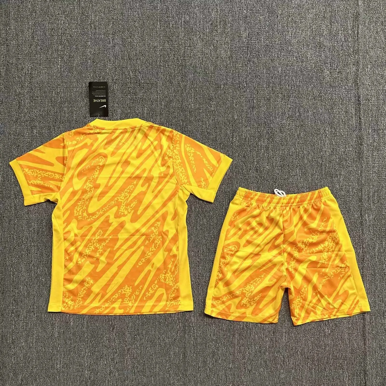 24-25 Tottenham Hotspur Yellow Goalkeeper Kid Kits Youth Apparels Sport AAAAJersey Yupoo 1