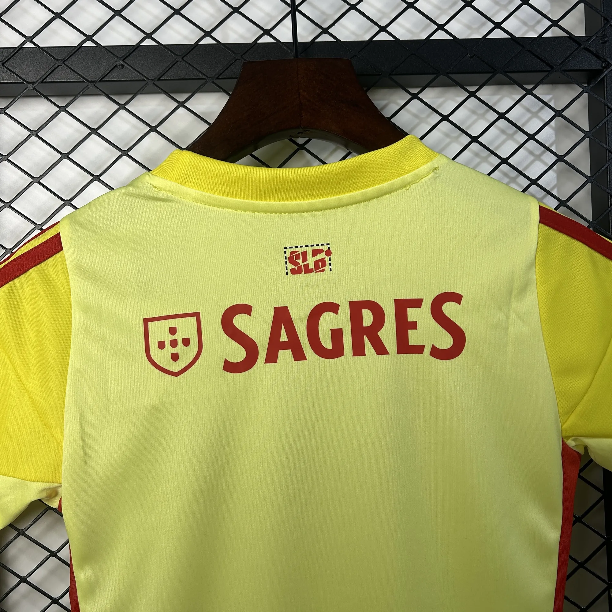 25-26 Benfica Yellow Goalkeeper Kid Kits Youth Apparels Sino AAAAJersey Supply Yupoo 4