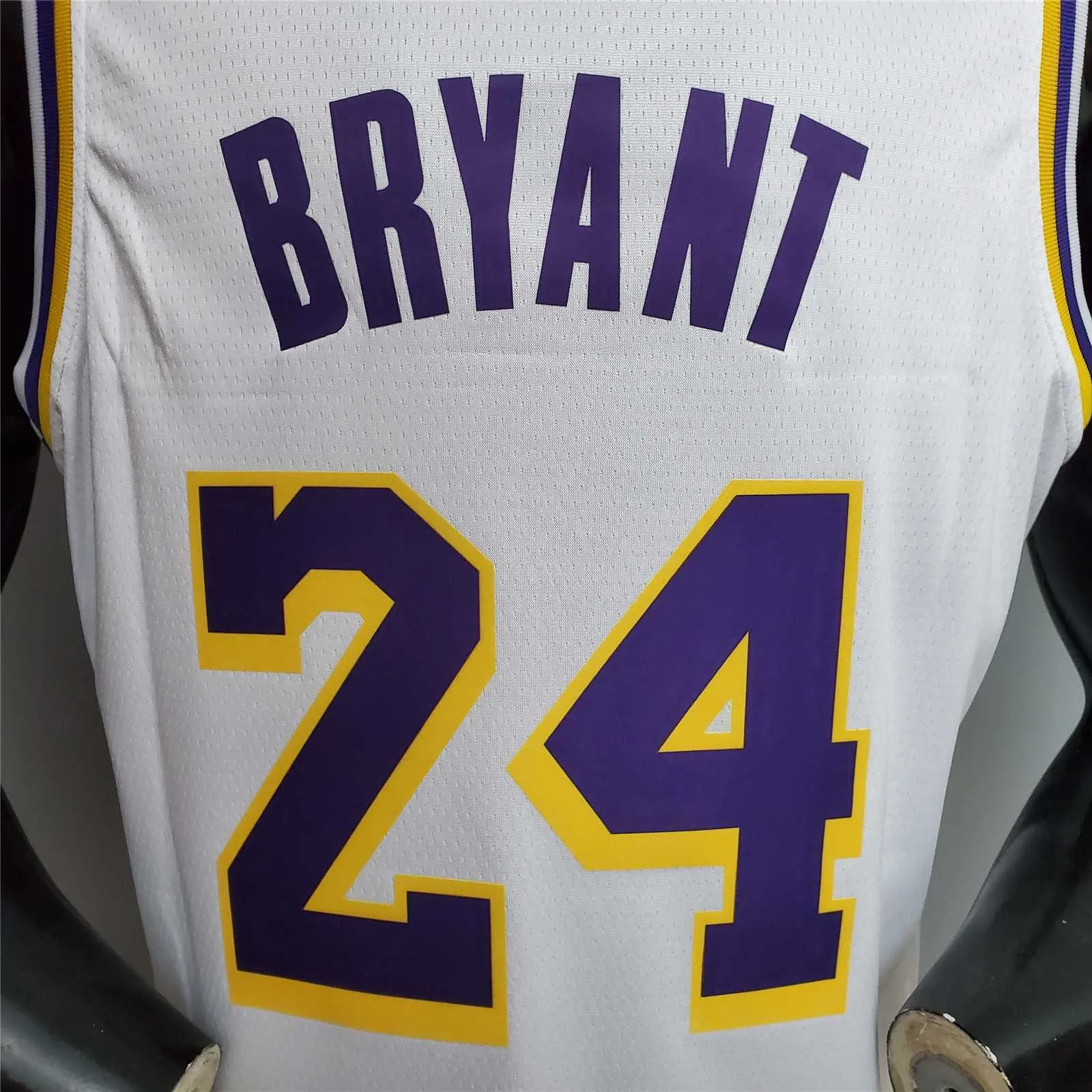Bryant #24 Lakers Round neck white 5