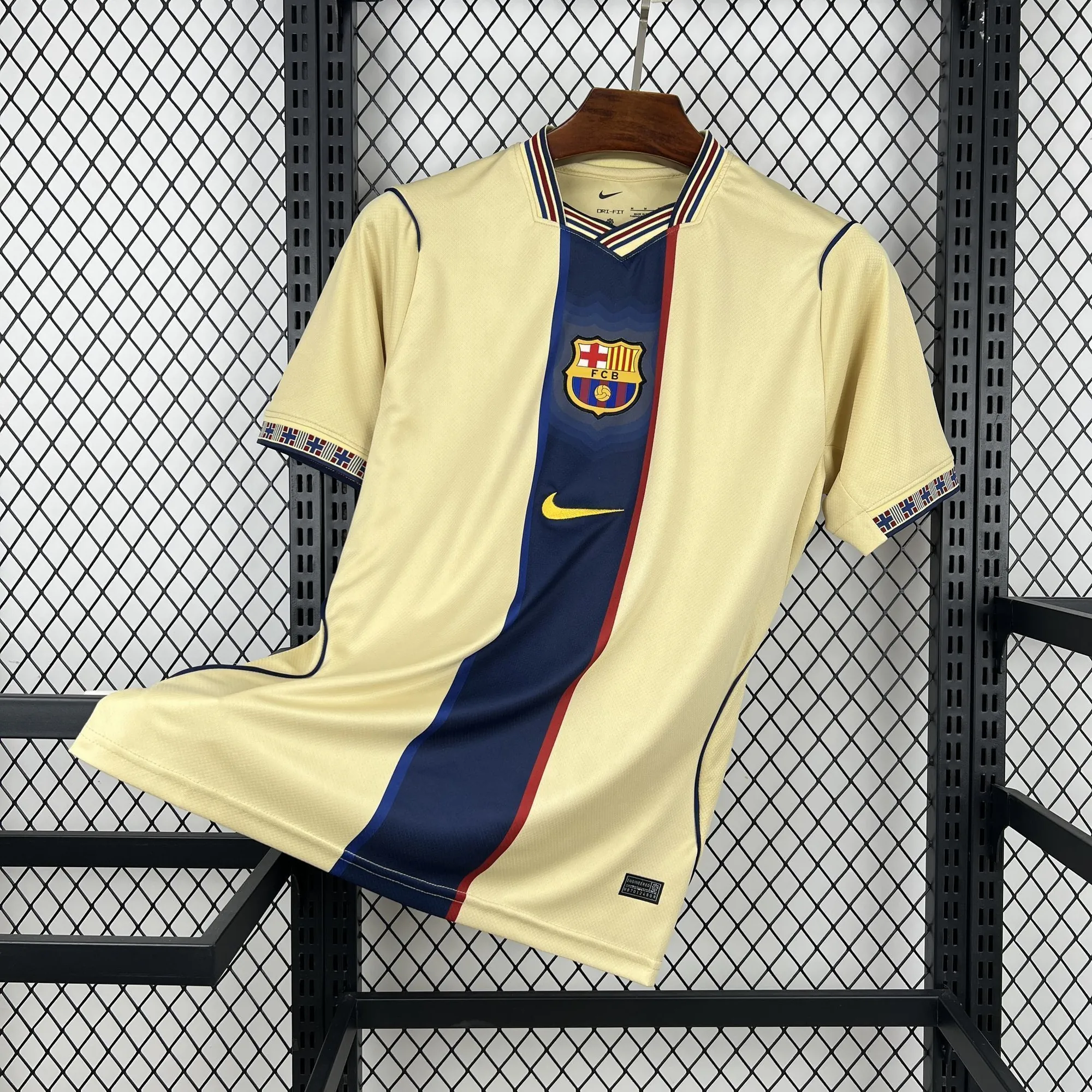 25-26 Barcelona Mens Special Edition T-Shirt Soccer Uniform AAAAJersey Supplier Yupoo 1