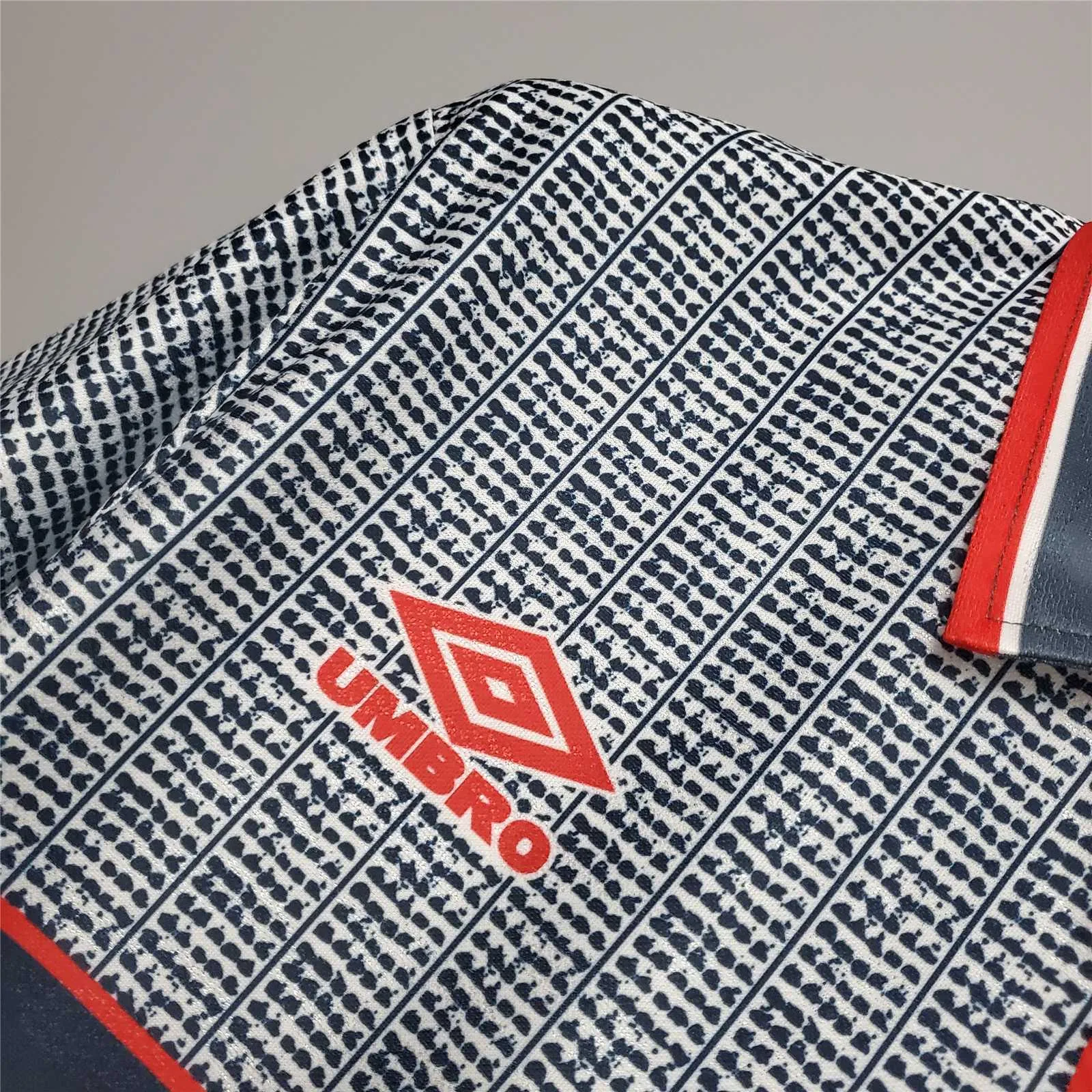 94-96 Manchester United away - 4 5