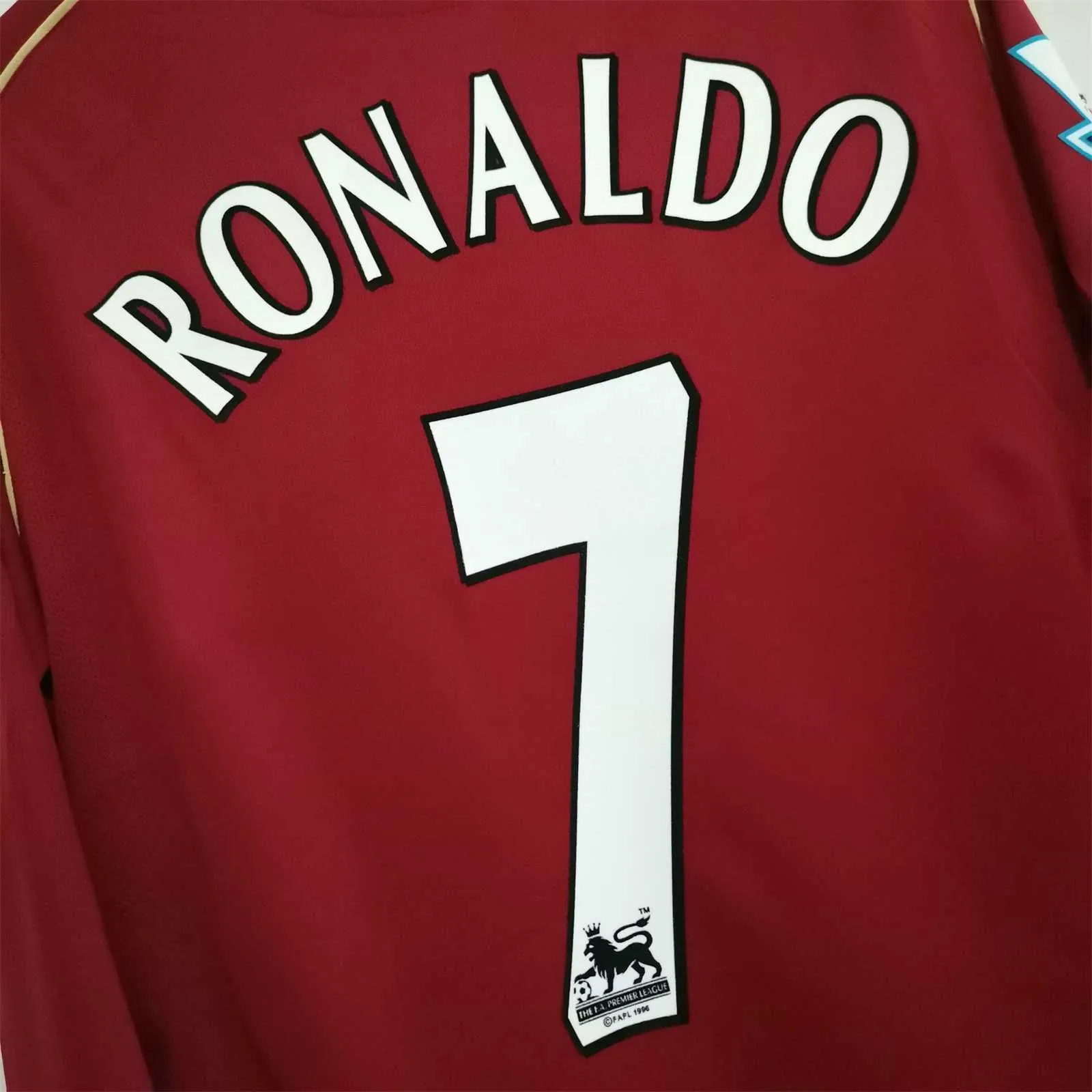 06-07 Manchester United home long sleeve 13
