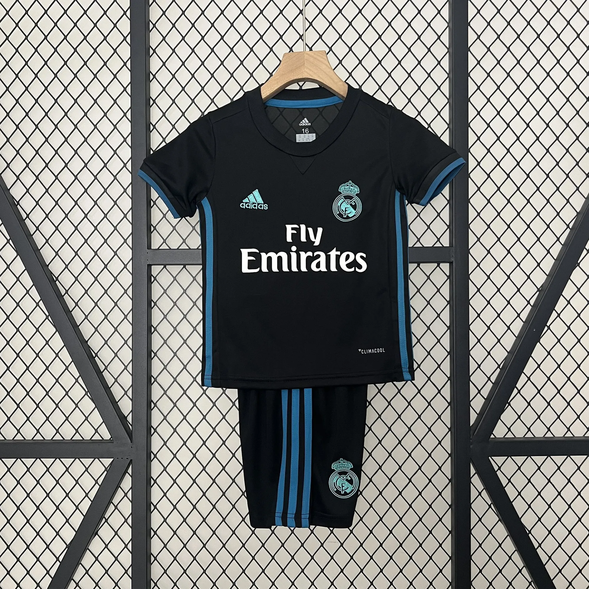 17-18 Real Madrid Away Retro Kid Kits Youth Apparels AAAAJersey Wholesale Yupoo 10