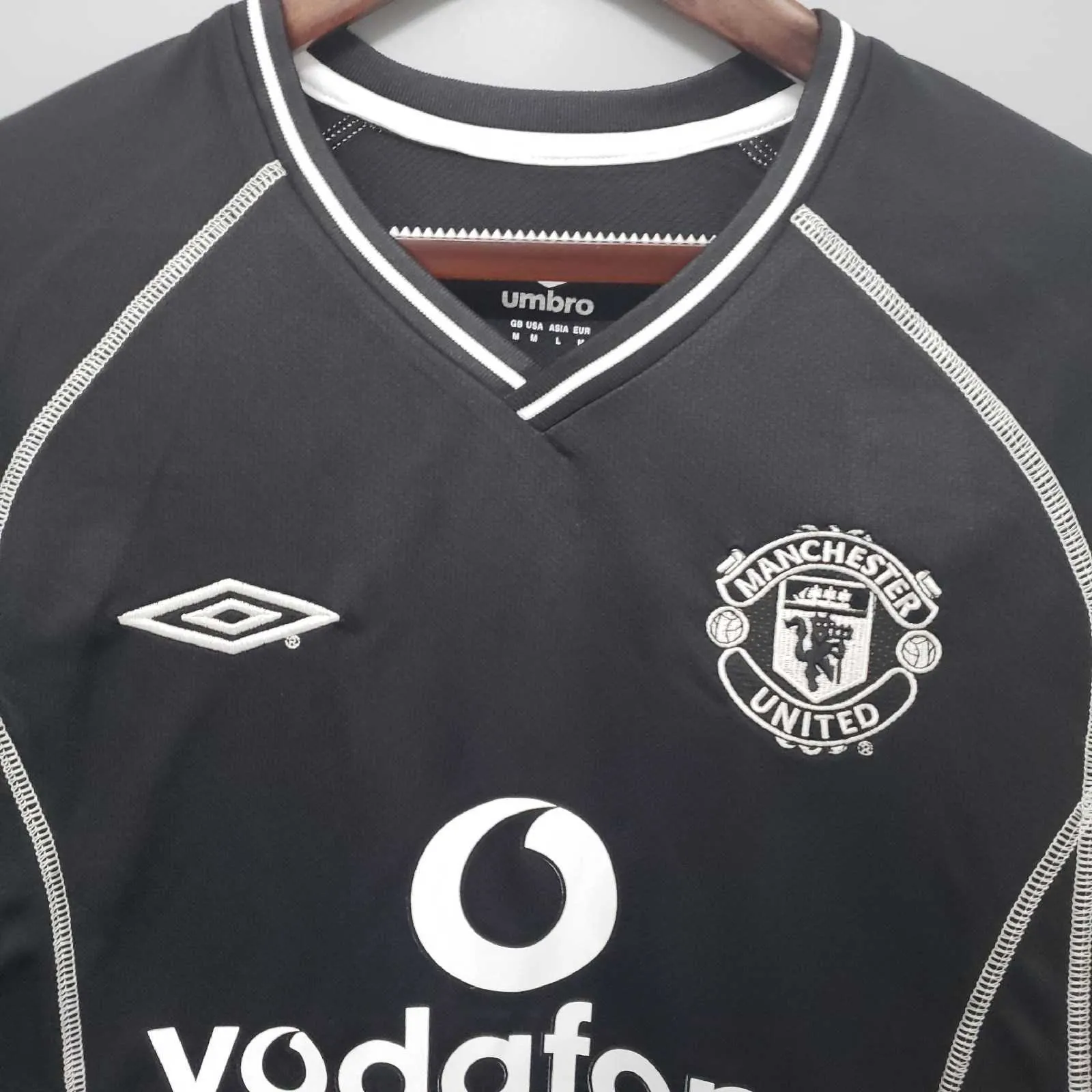 00-02 Manchester United goalkeeper black 4