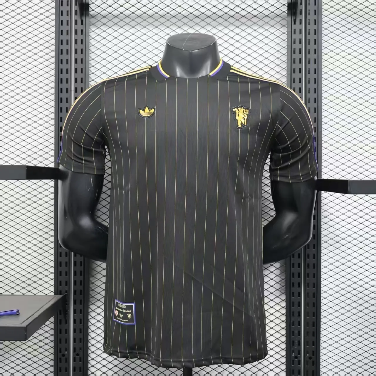 25-26 Manchester United Retro Style Football Black Shirt Apparels AAAAJersey Wholesale Yupoo 7