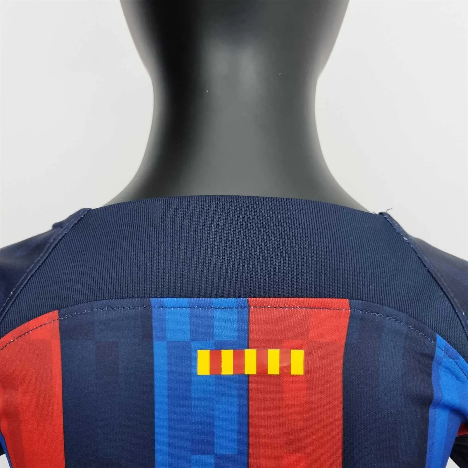 22-23 Barcelona home kids kit 7