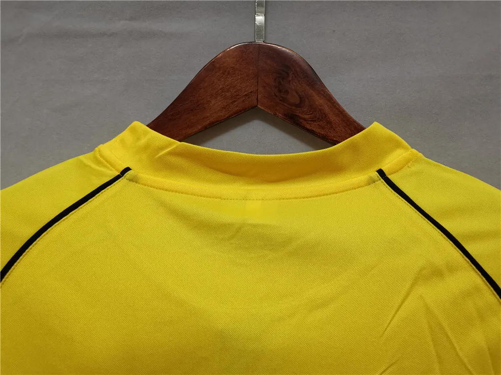 02 Dortmund home yellow 1