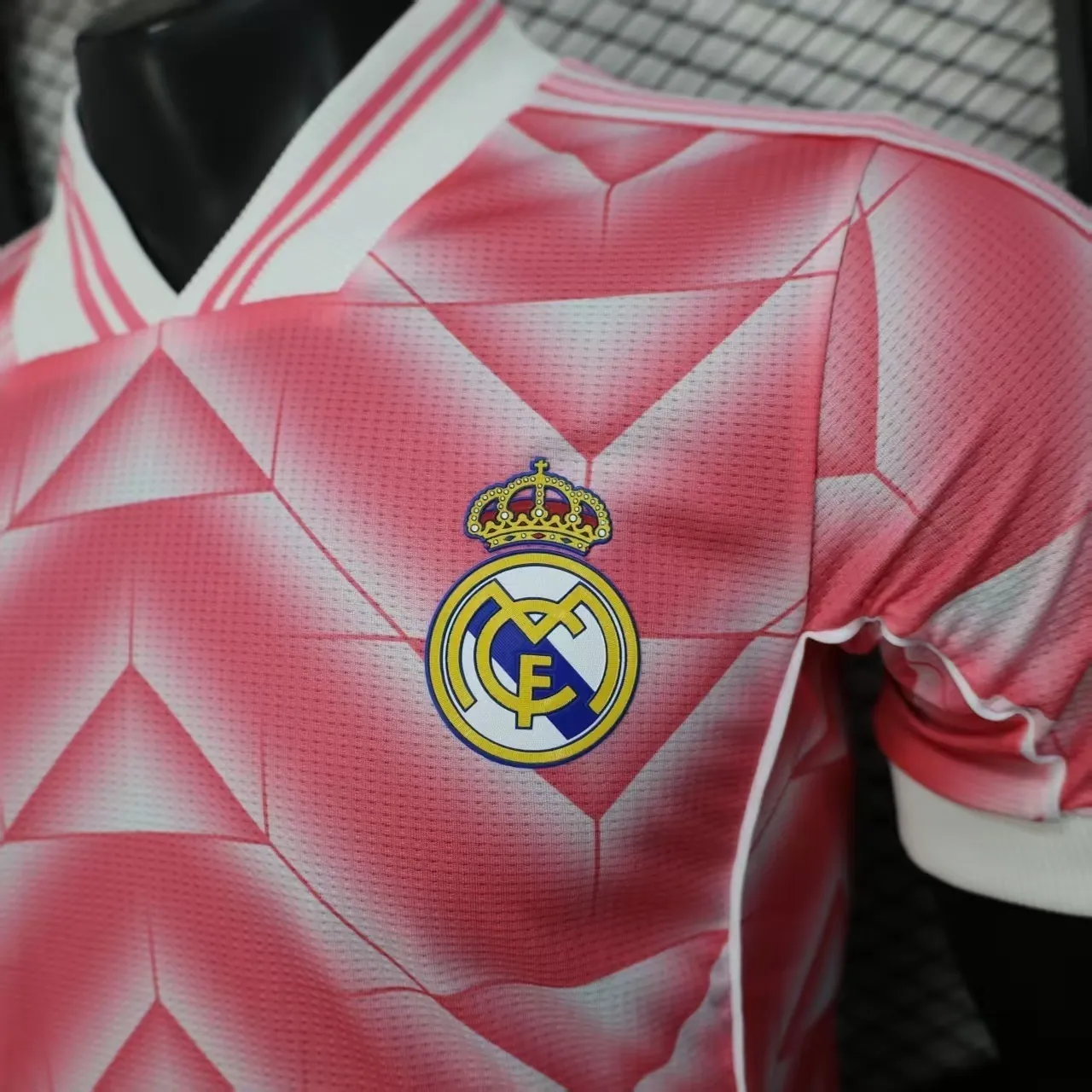 25-26 Real Madrid Pink Special Edition Football Shirt AAAAJersey Wholesale Yupoo 1