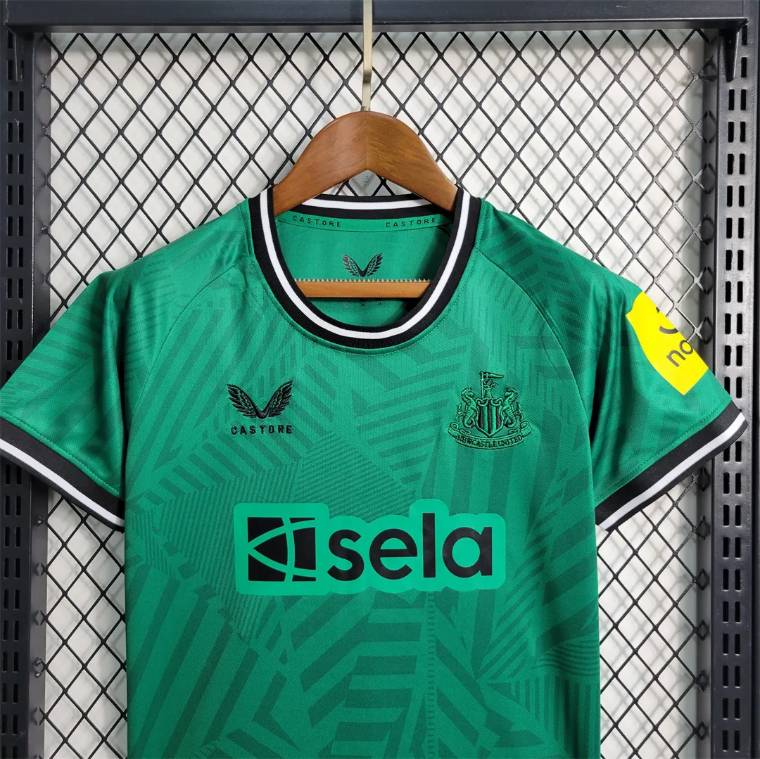 23-24 kids Newcastle away size 16-28 5