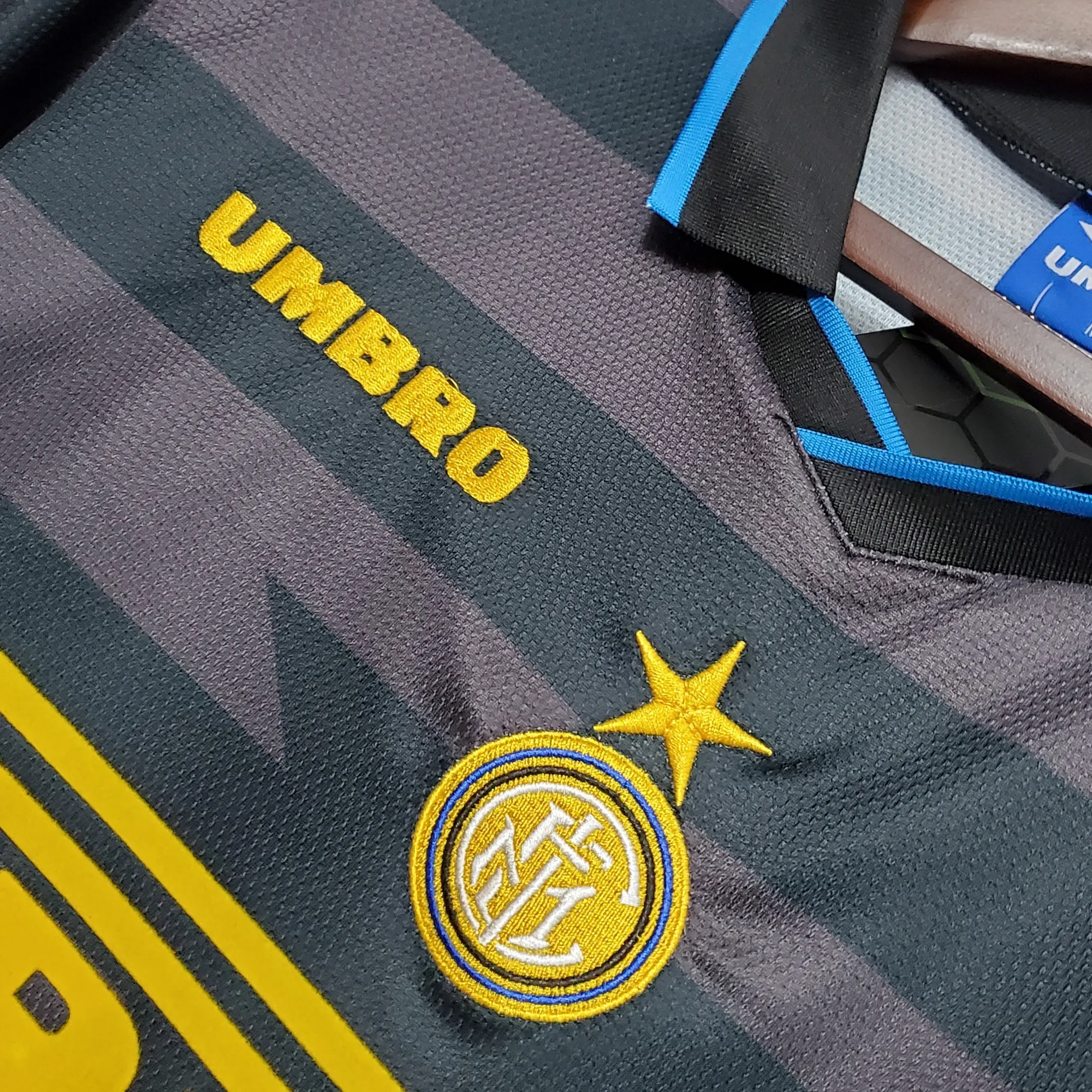 97-98 Inter Milan away - 10 8