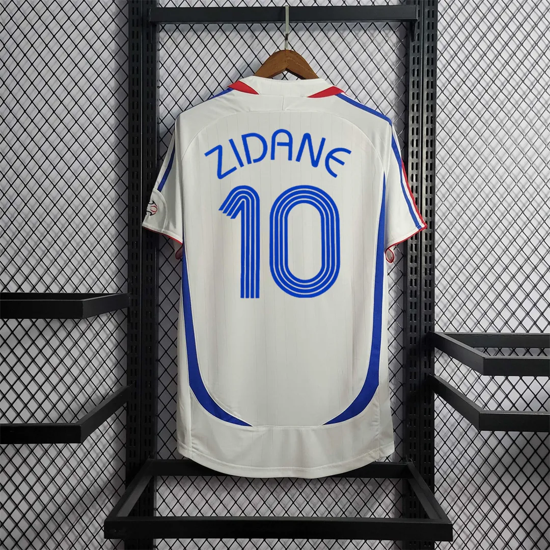 2006 France away white 10