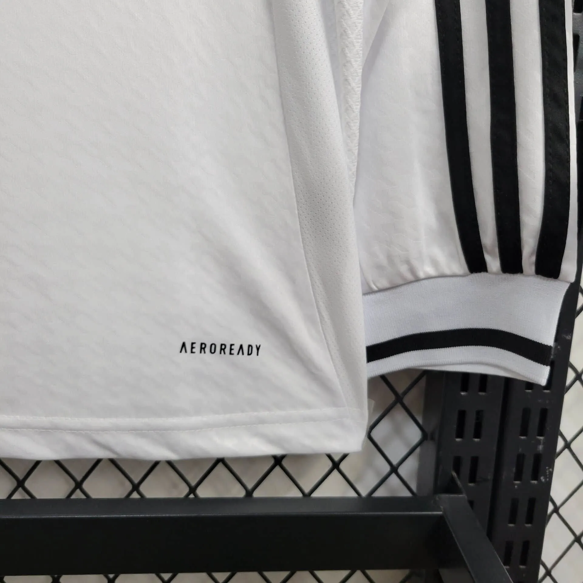 24-25 Real Madrid Home Long Sleeve Kit Football Apparels AAAAJersey Wholesale Yupoo 2