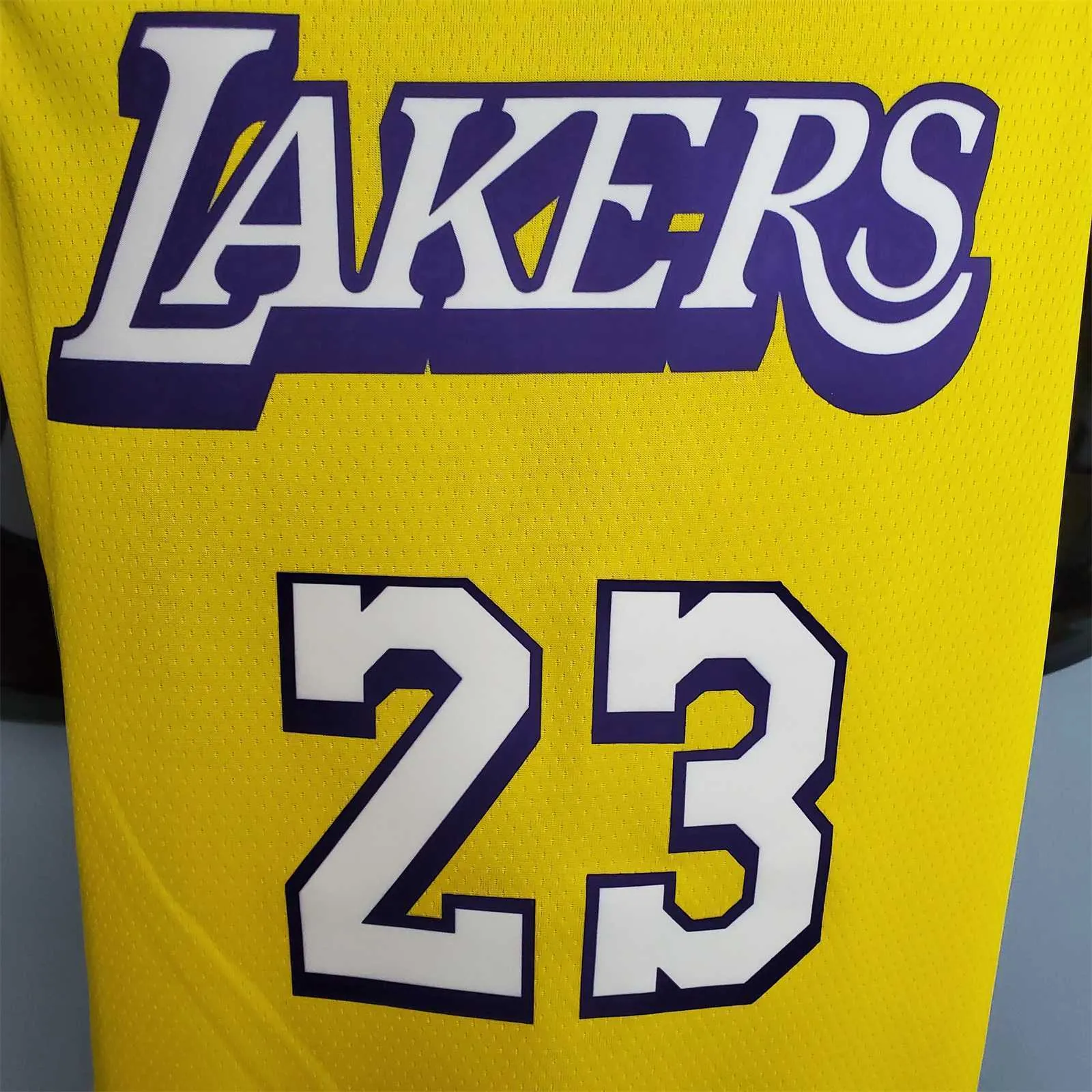 James #23 Lakers V-neck City Edition yellow 4