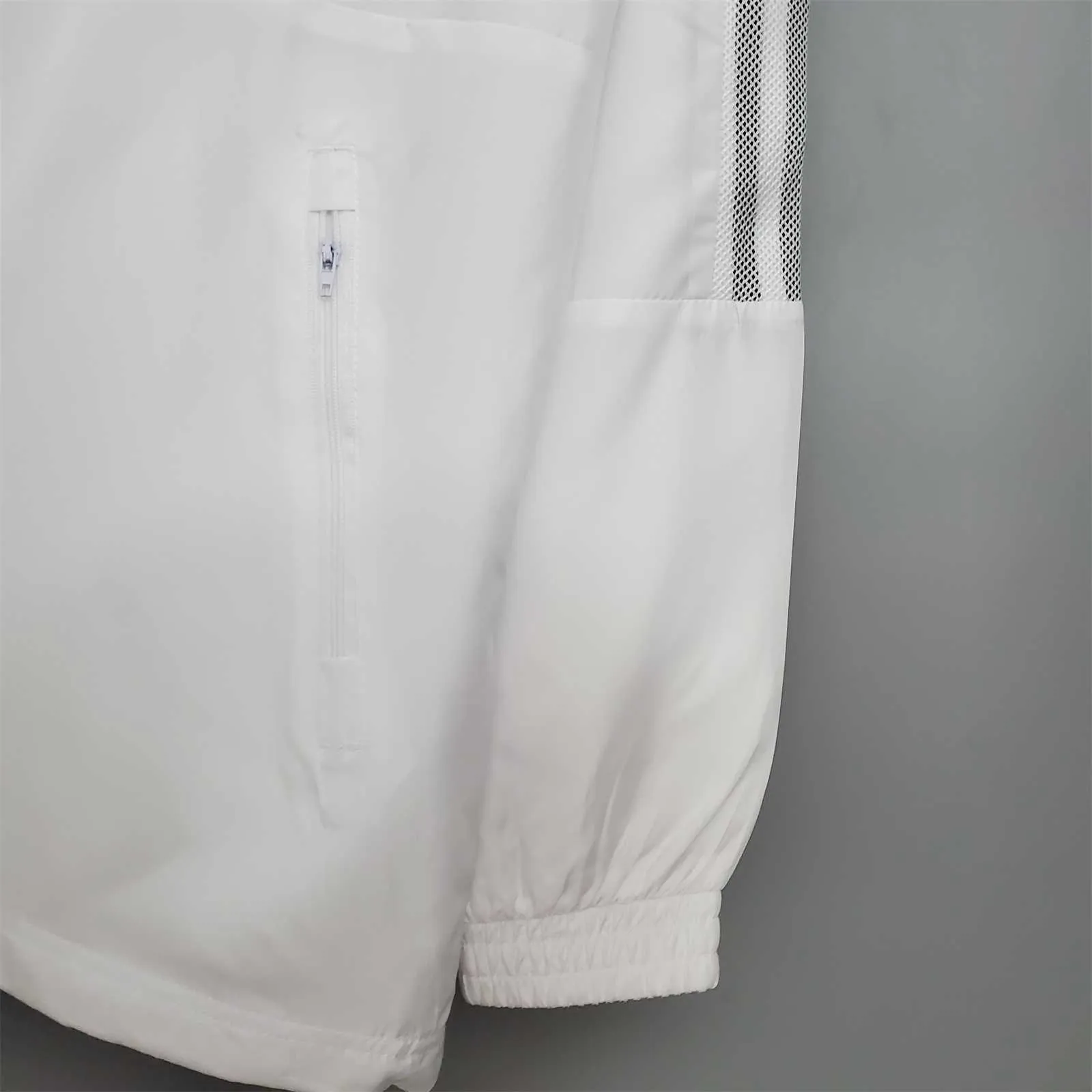 21-22 Manchester United White Windbreaker 1