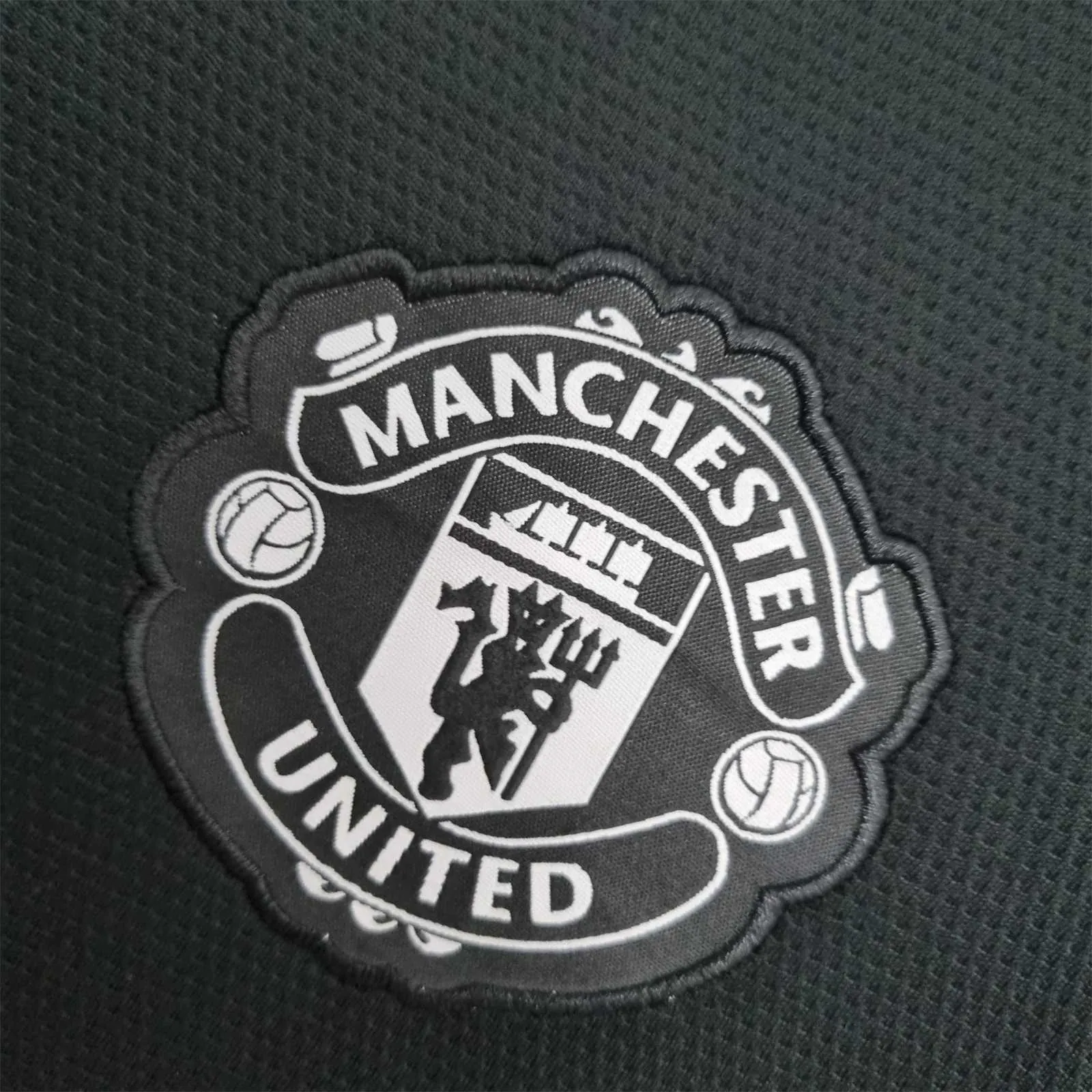 22-23 Manchester United black training suit 5