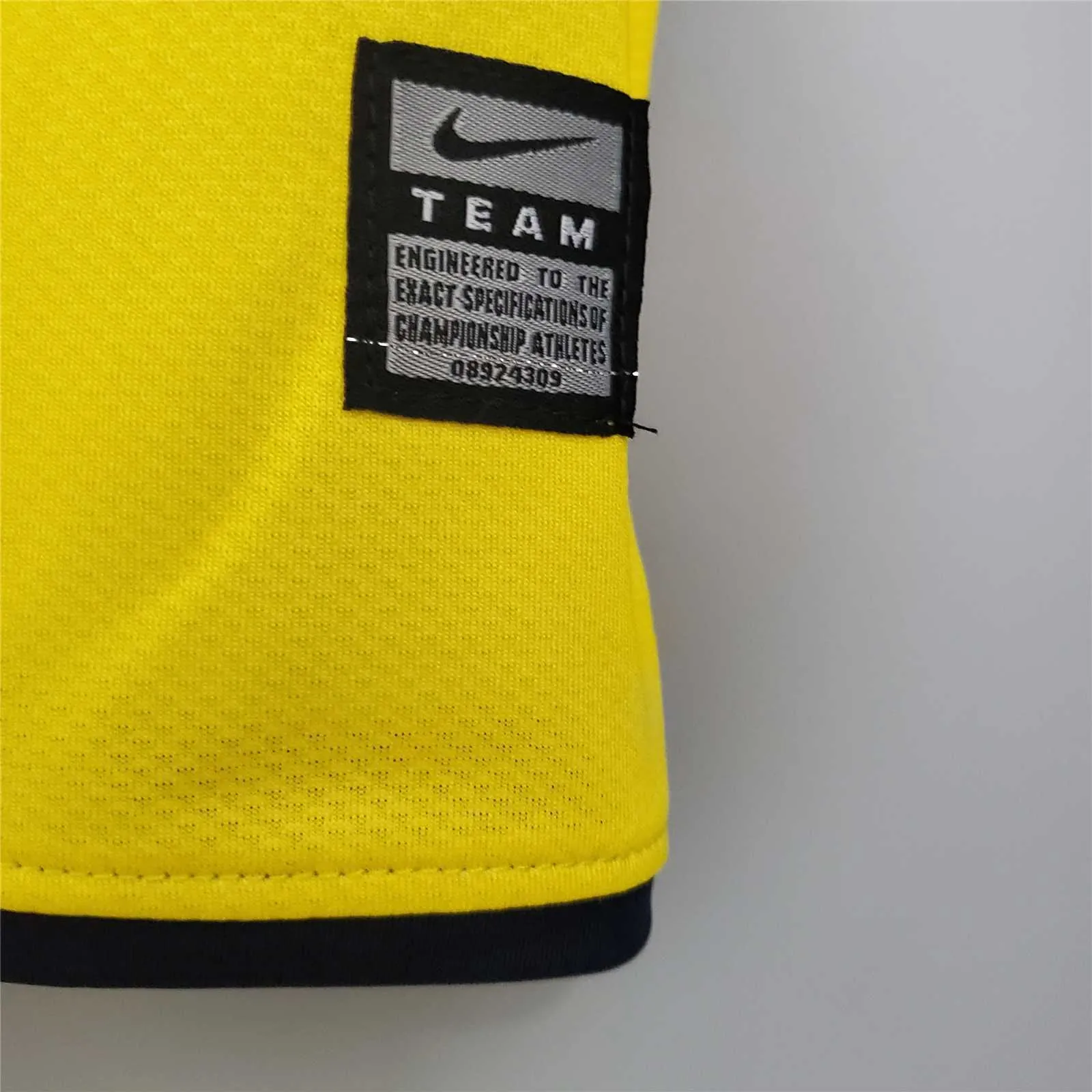 08-09 Barcelona away 8