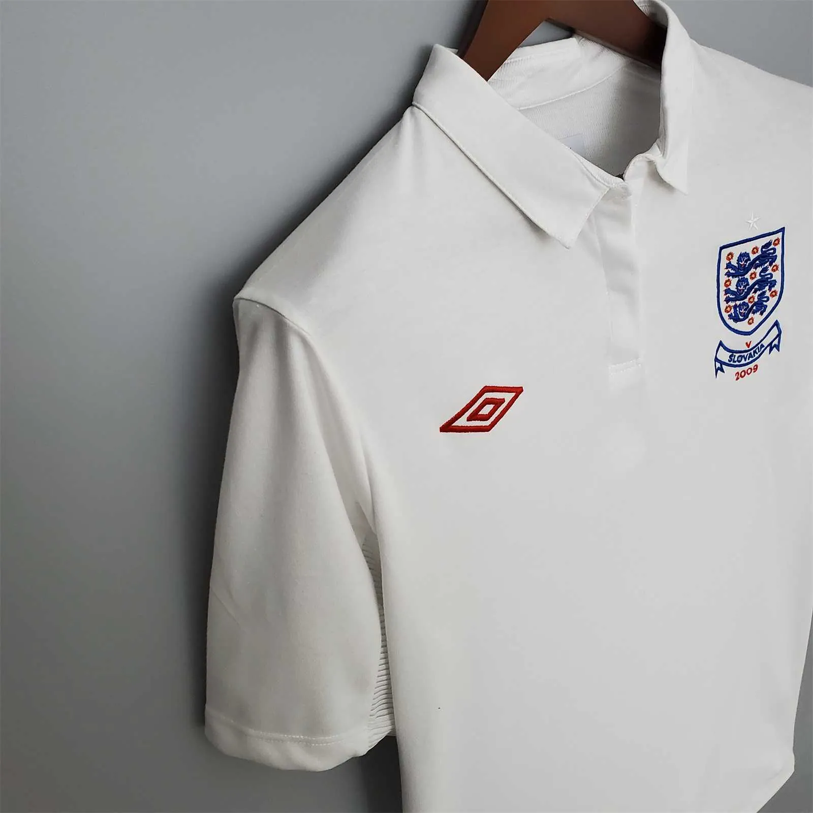 2010 England home 4