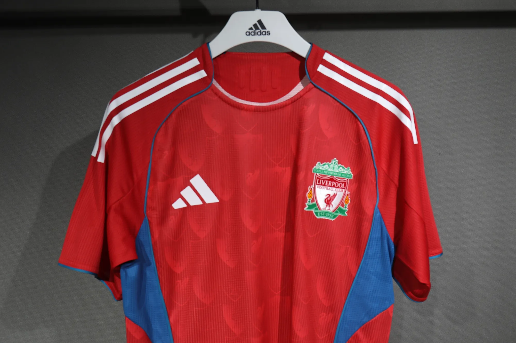 25-26 Liverpool Retro Totem Special Edition Player Version Soccer Shirt AAAAJersey Supplier Yupoo 3