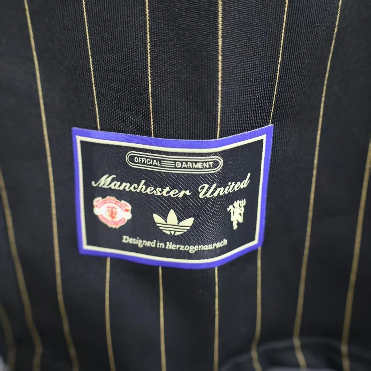 25-26 Manchester United Retro Style Football Black Shirt Apparels AAAAJersey Wholesale Yupoo 1