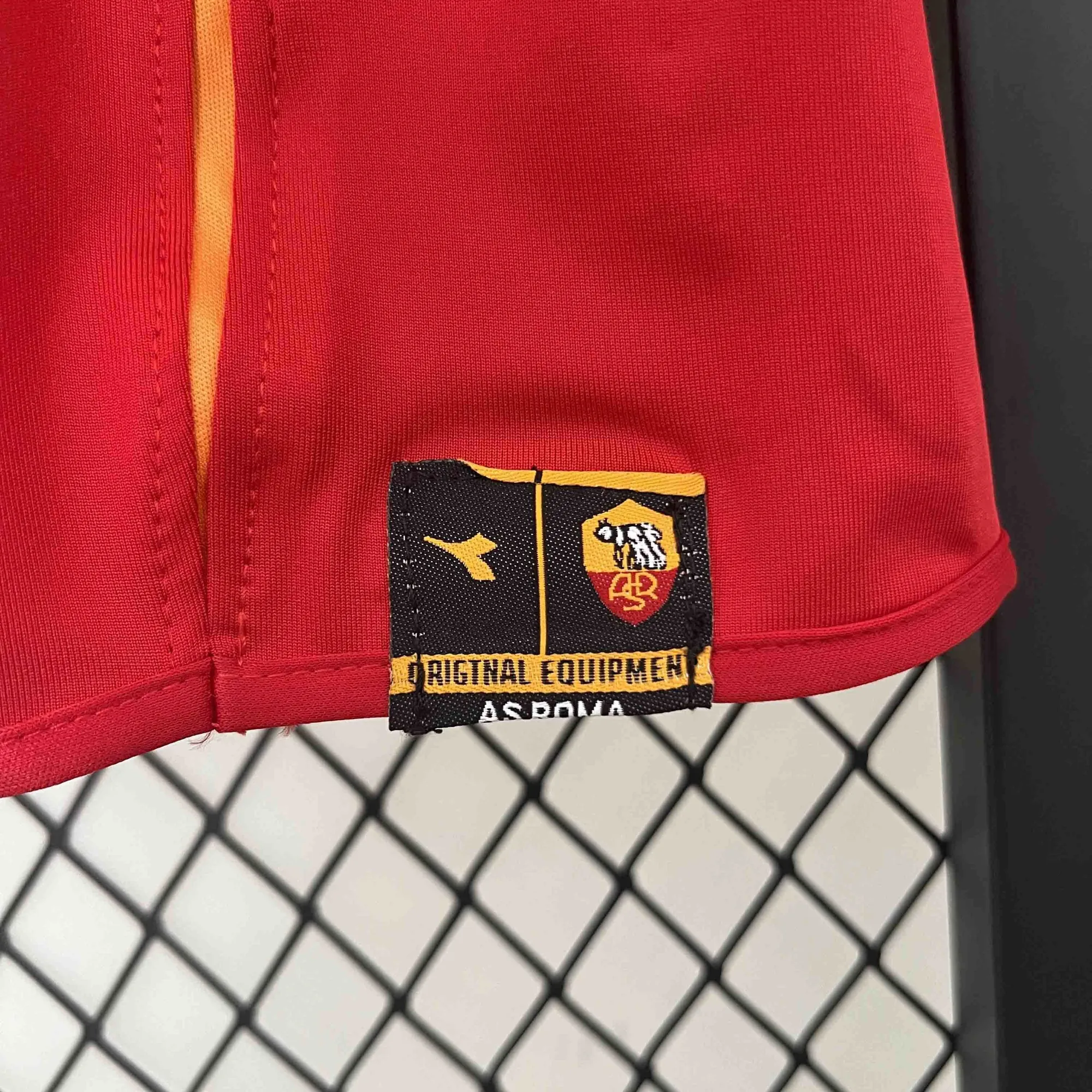 04-05 Roma Home Retro Kit Football Apparel AAAAJerseys Dropshipping Yupoo 3