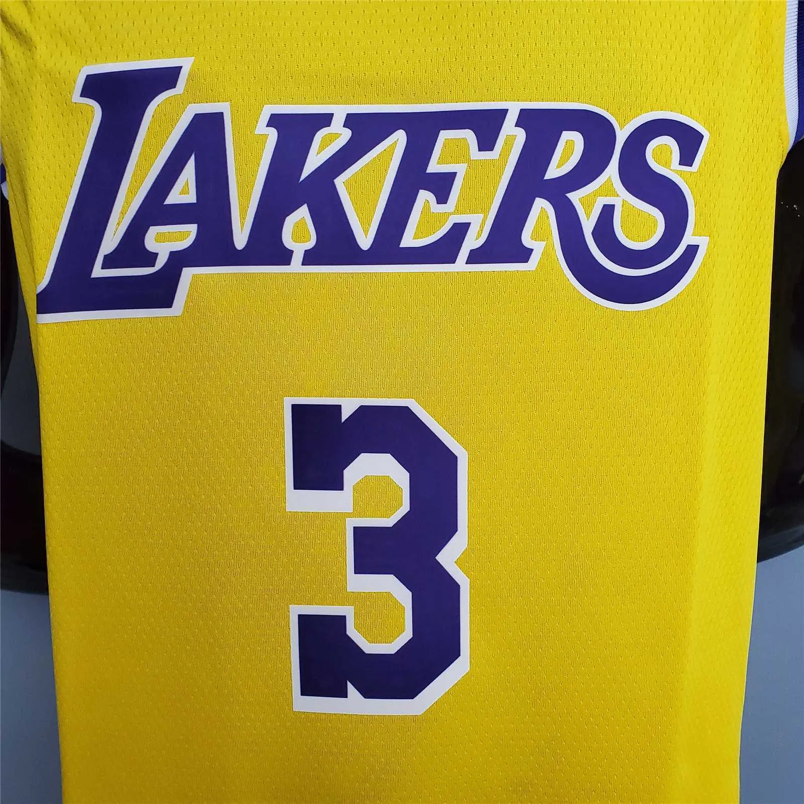 DAVIS #3 Lakers Round neck yellow 1