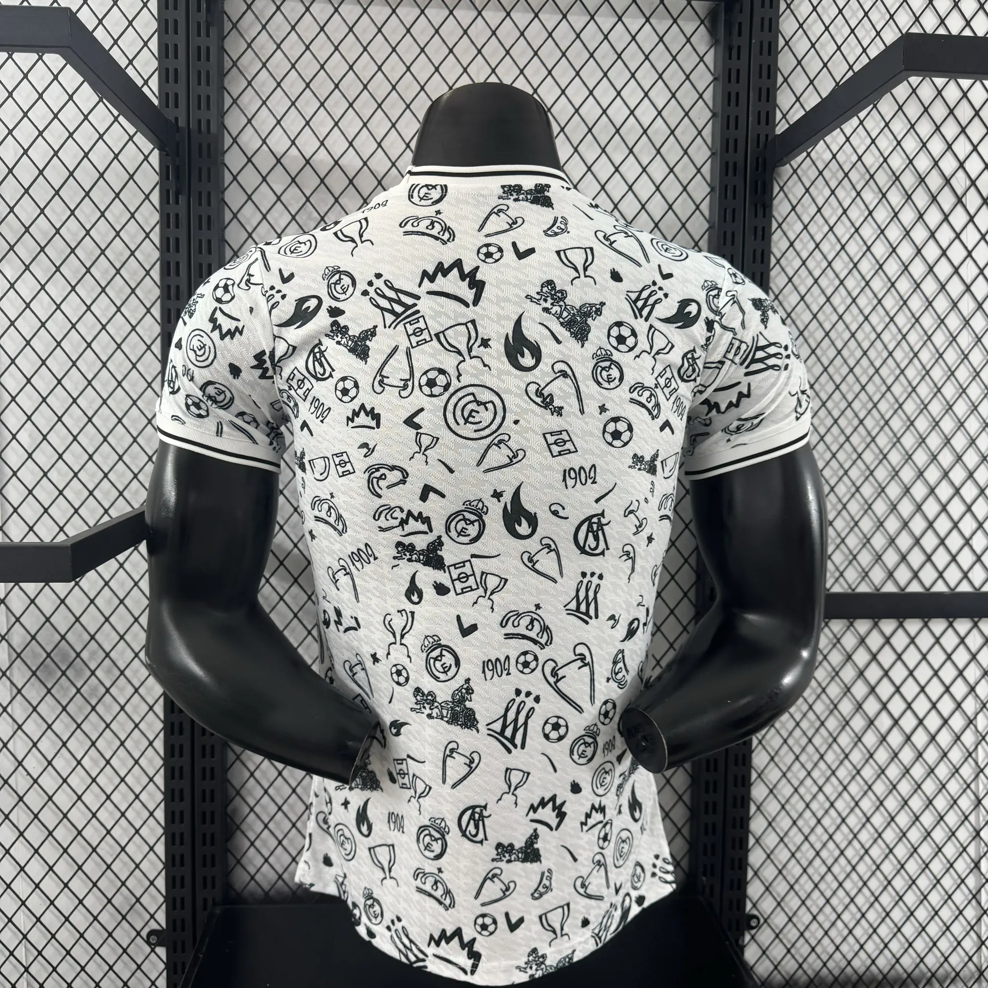 25-26 Real Madrid White Silver Special Edition Kit Player Version Soccer AAAAJersey Supplier Yu 5