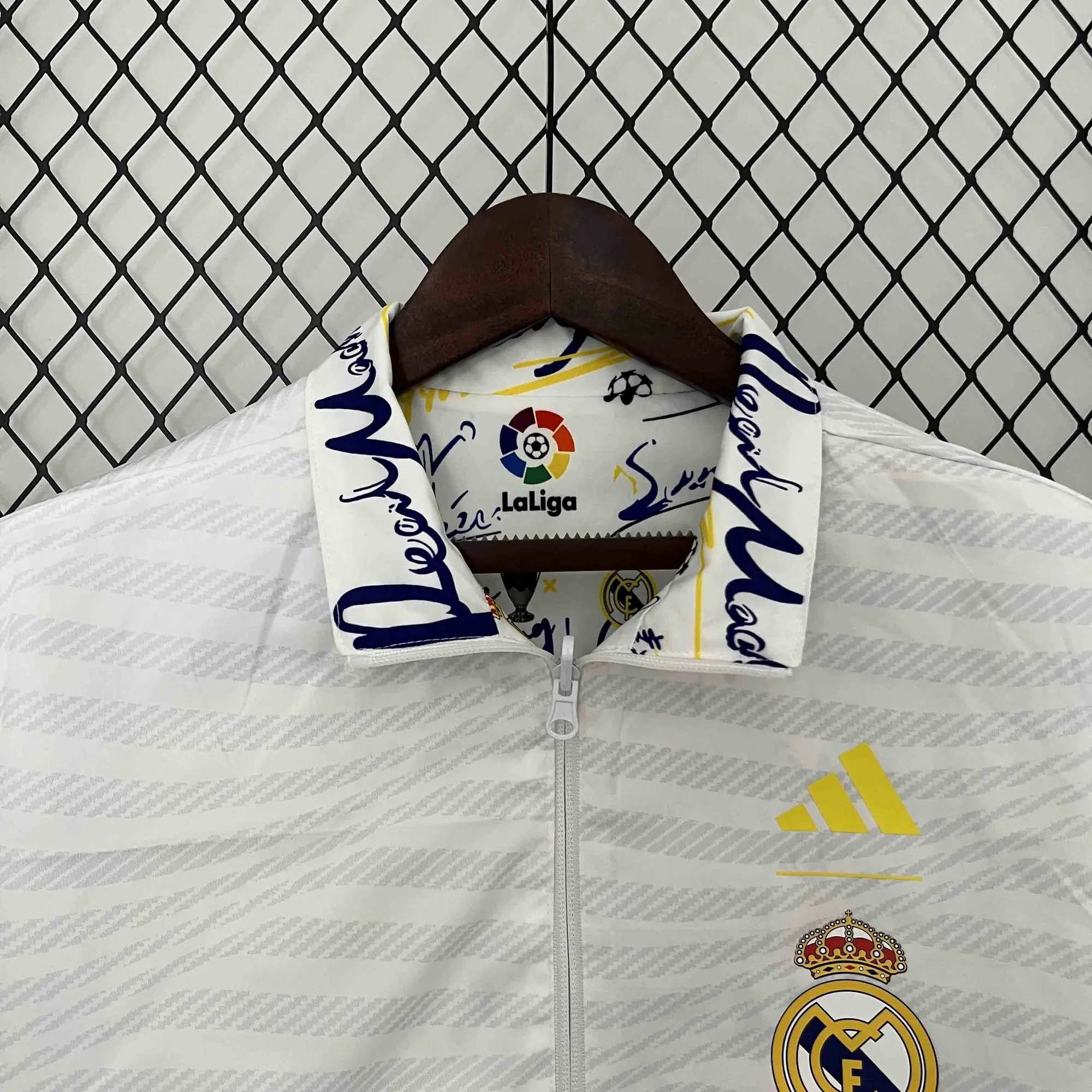 23-24 Real Madrid Trench Coat Reversible Windbreaker Double-Sides Jacket AAAAJersey Yupoo 3