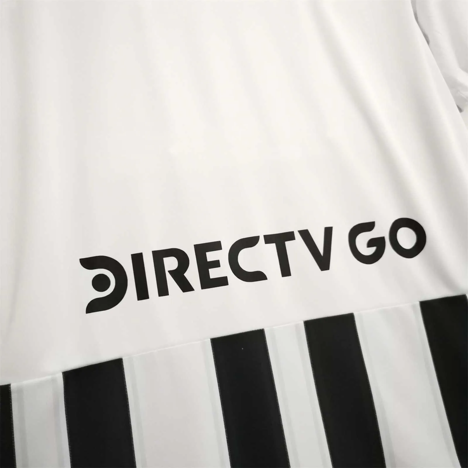 Colo Colo black and white vertical bars 6