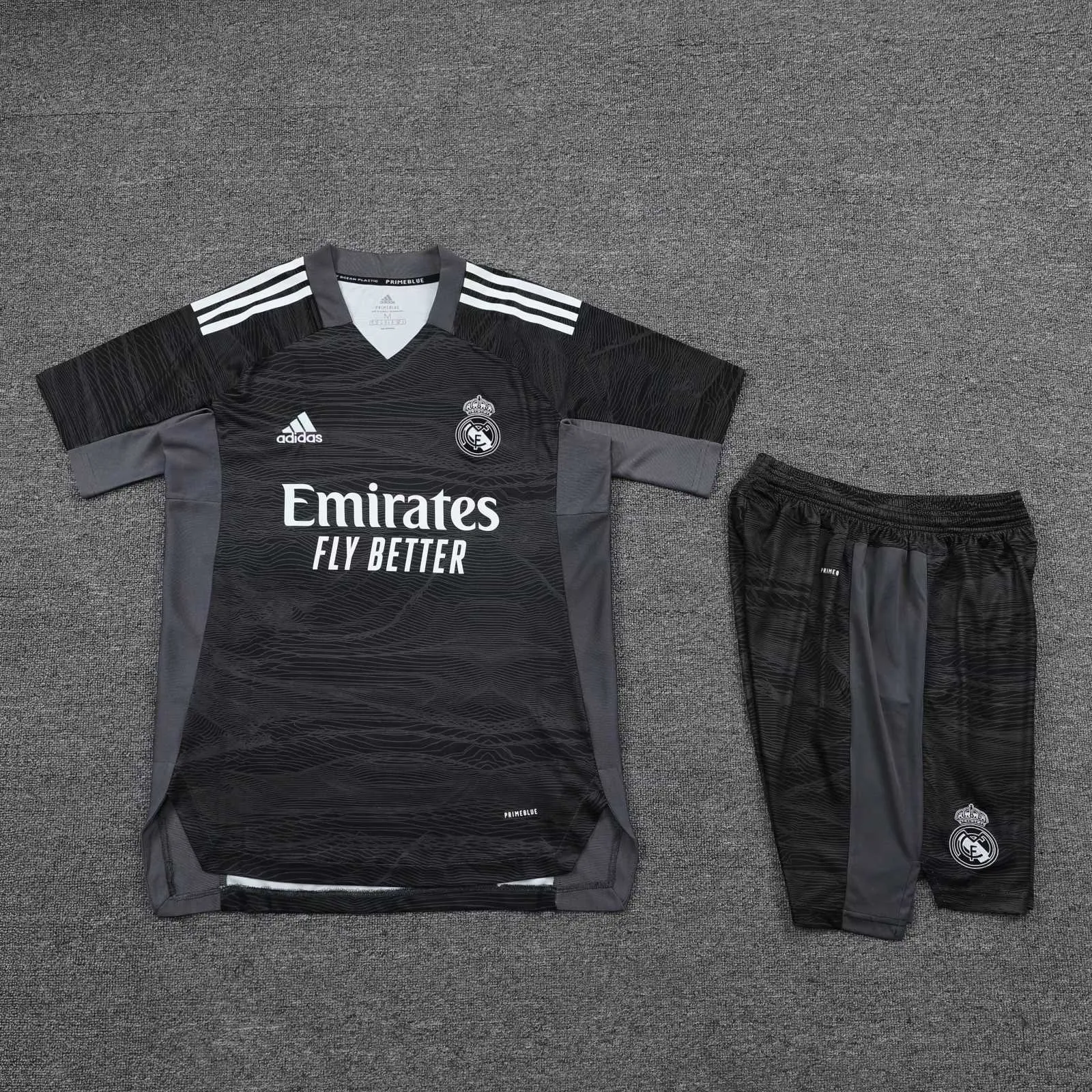 21-22 Real Madrid black goalkeeper 1