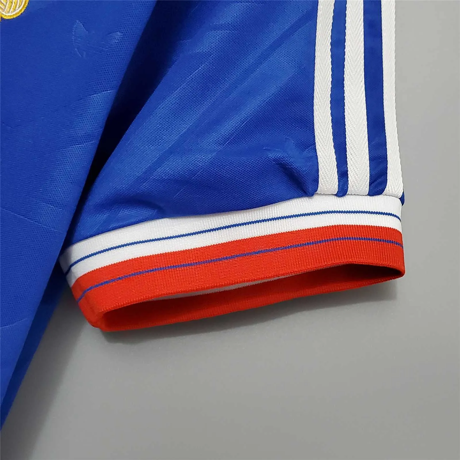 86-88 Manchester United away 7