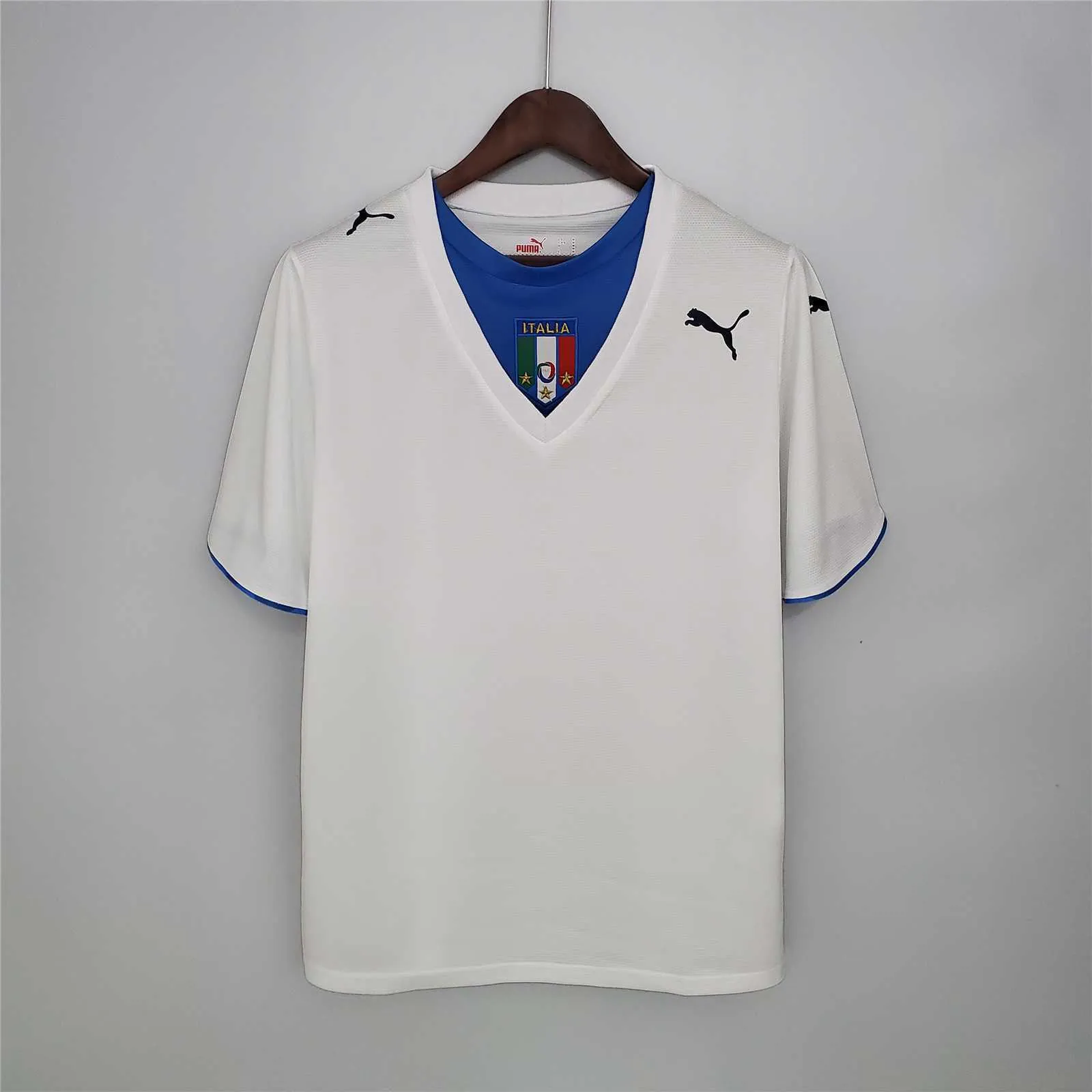 2006 Italy away white 7