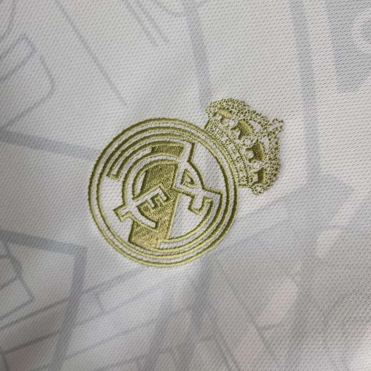 23-24 Real Madrid Special Editon Kit Golden Dragon Shirt Cheap Soccer Jerseys 4